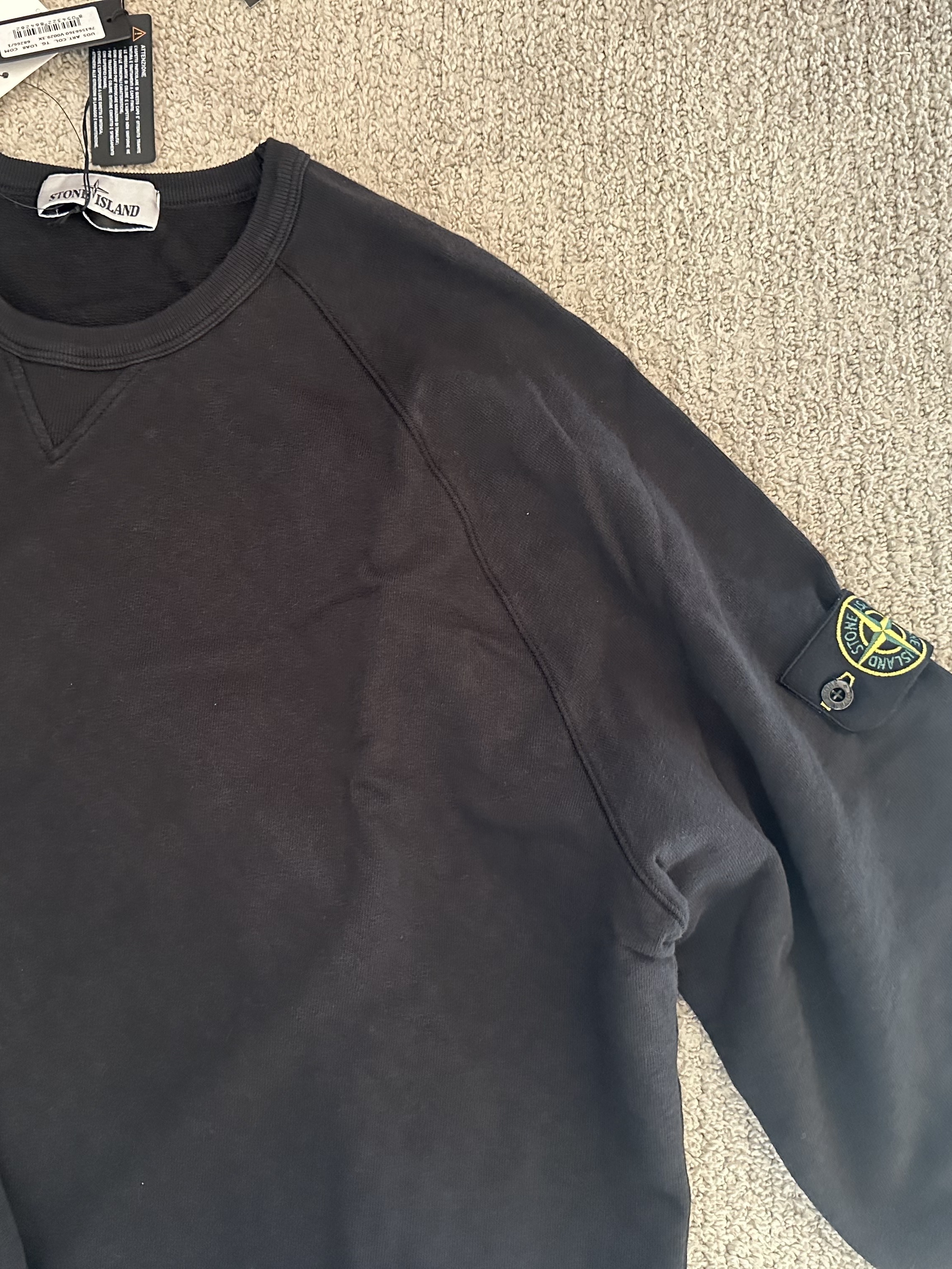 Stone Island 66360 Garment Dyed Malfile Fleece Crewneck Sweatshirt Black - 22SS, Stone Island G0123 Garment Dyed Crinkle Reps Nylon Down Vest Black - 22FW 착용 스타일 - 2