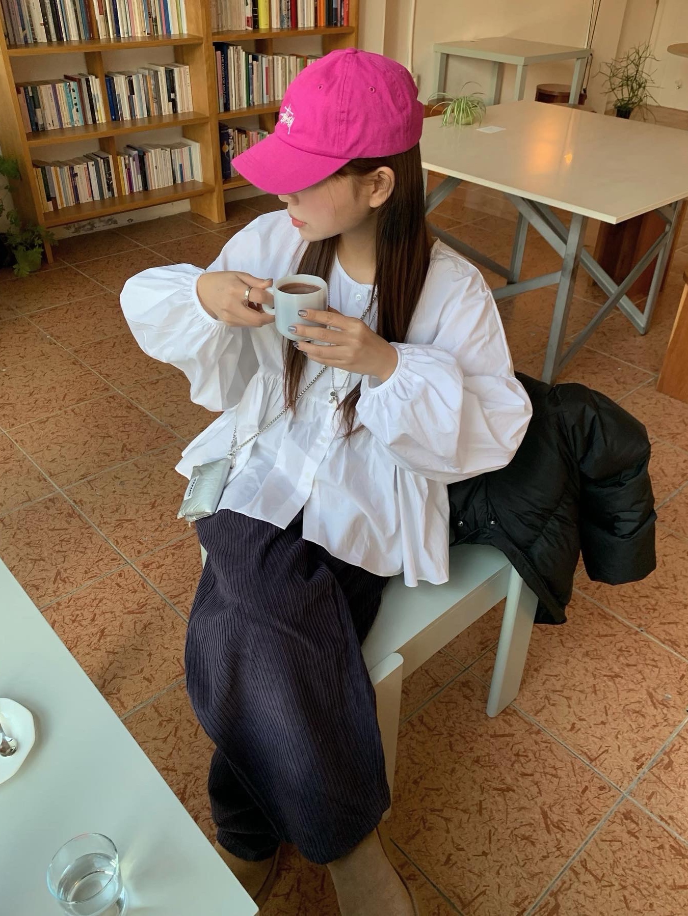 (W) UGG Classic Mini Platform Boots Chestnut, Stussy Basic Stock Low Pro Cap Magenta 착용 스타일 - 1