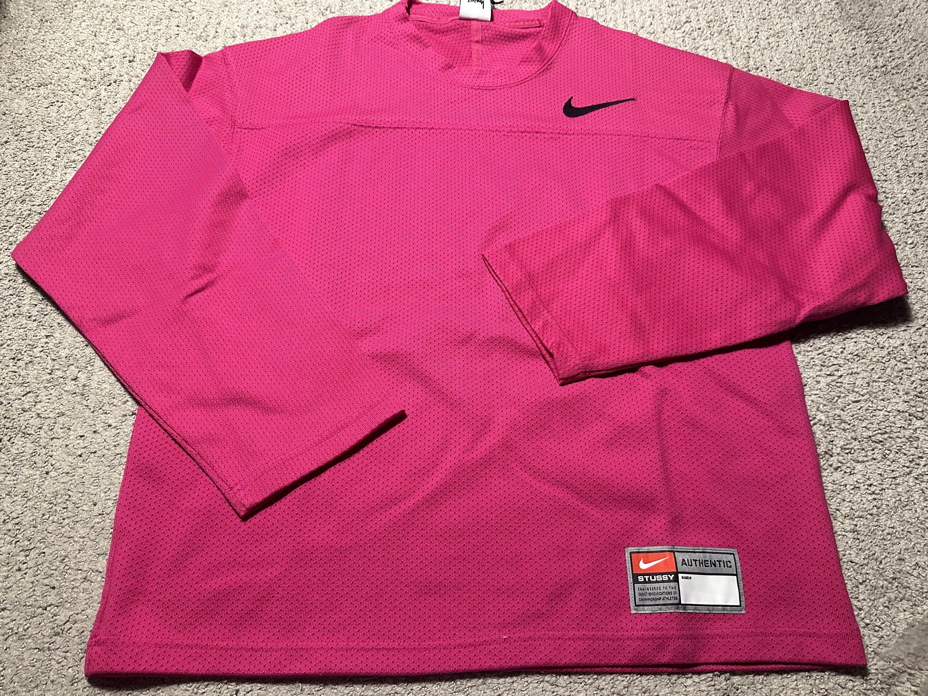 Nike x Stussy Long Sleeve Top Fireberry (FJ9164-615), Nike x Stussy Pigment Dyed Fleece Pants Habanero Red (FJ9157-642) 착용 스타일 - 2