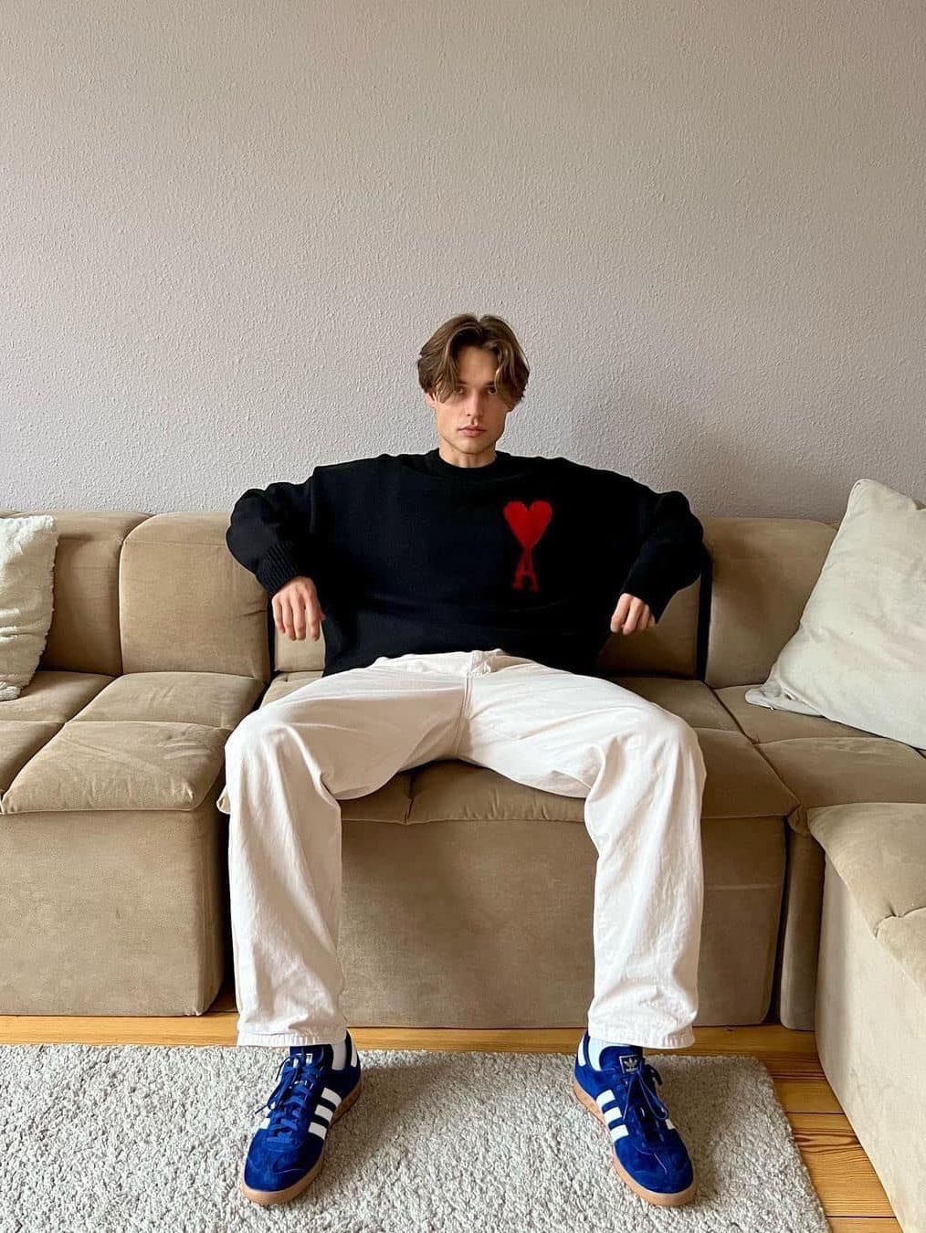 AMI de Coeur Oversize Intarsia Sweater Black Red, AMI De Coeur Felted Merino Wool Sweater Black Red 착용 스타일 - 2