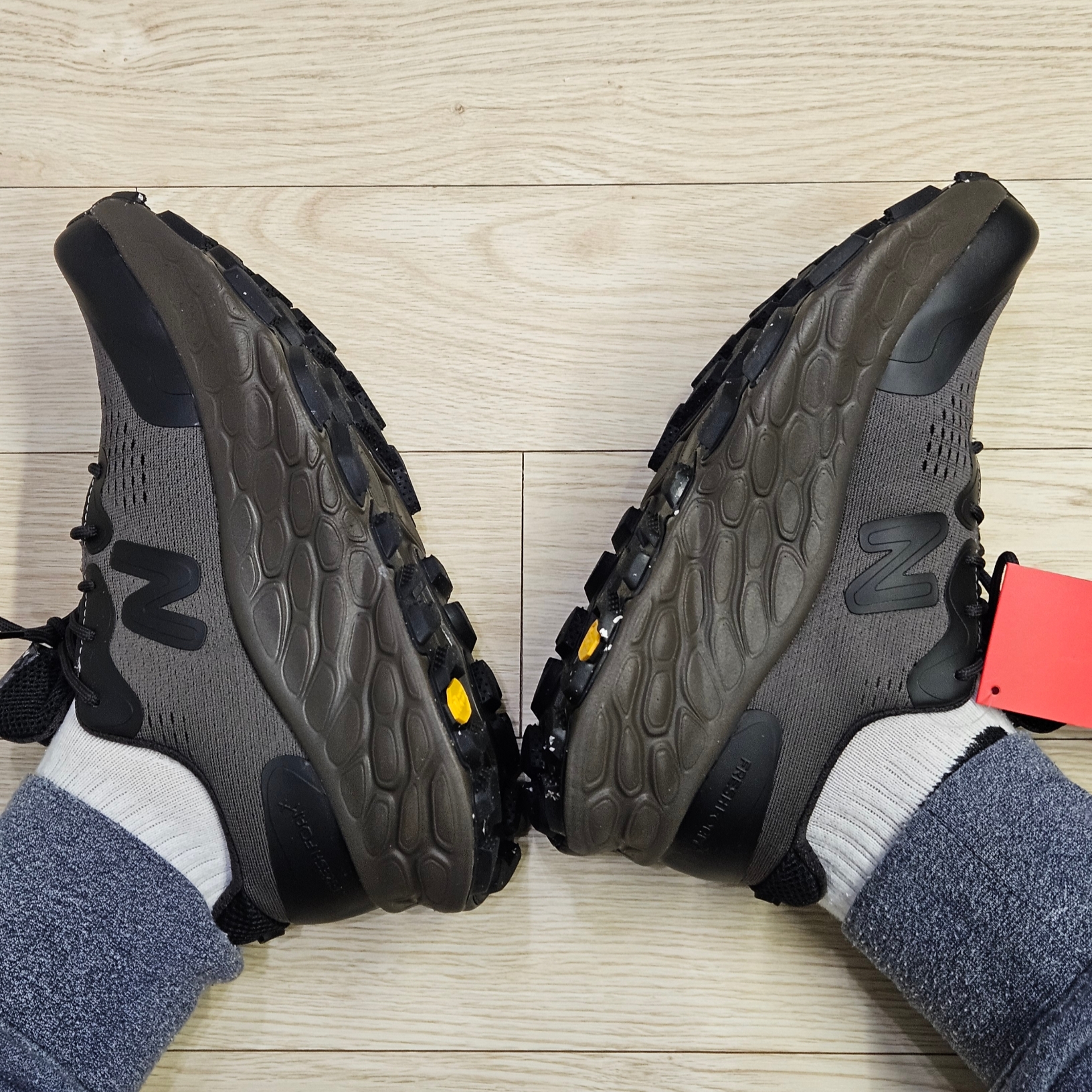 New Balance x District Vision Fresh Foam X More Trail v3 Falcon Slate Black - D Standard 착용 스타일 - 4