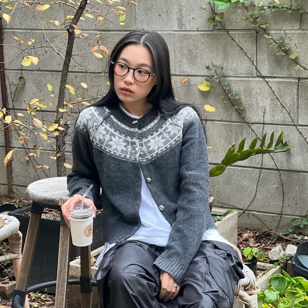 Yunse Women Nordic Cardigan Charcoal 착용 스타일 - 1