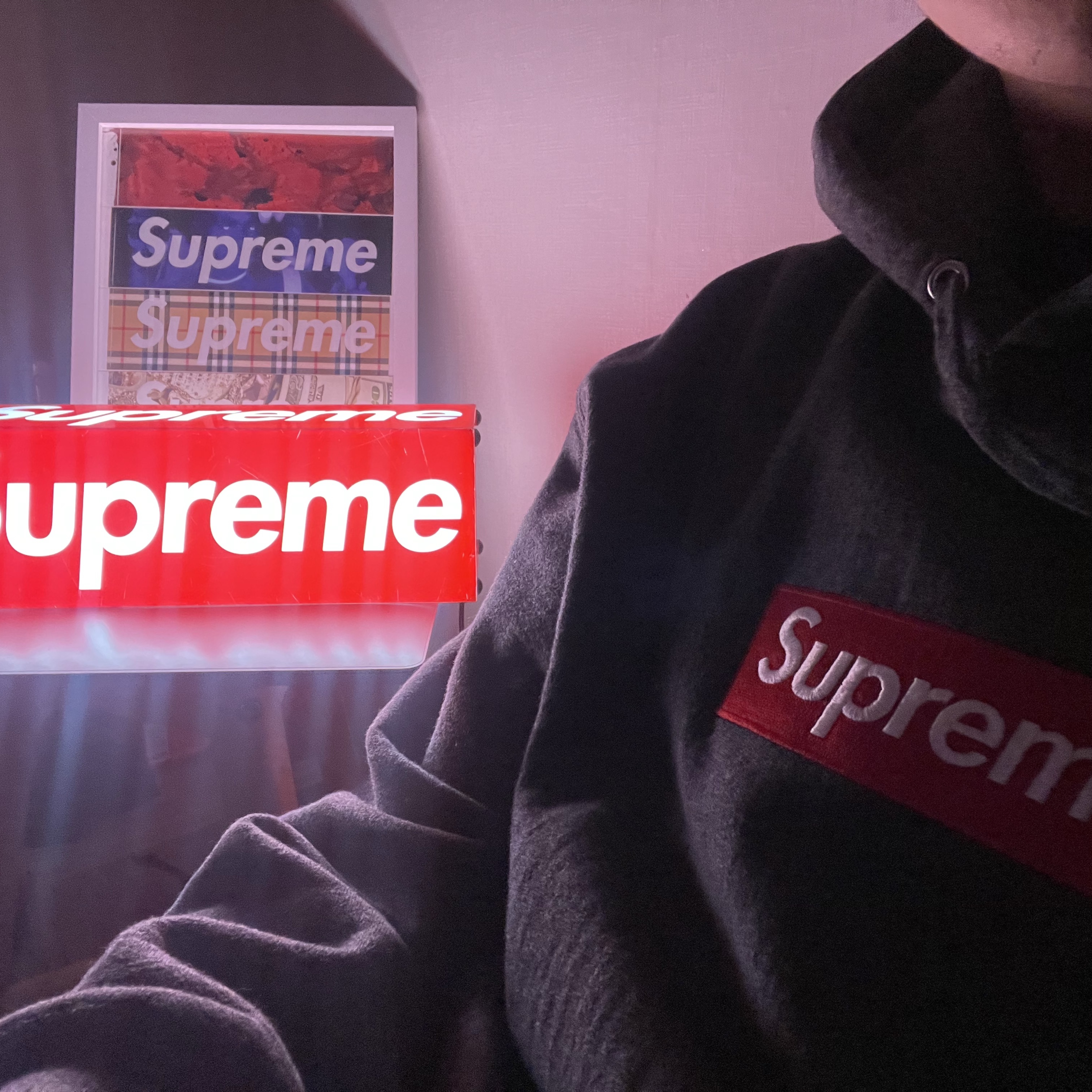 Supreme Box Logo Lamp Red - 23FW, Supreme Box Logo Hooded Sweatshirt Charcoal - 21FW 착용 스타일 - 1