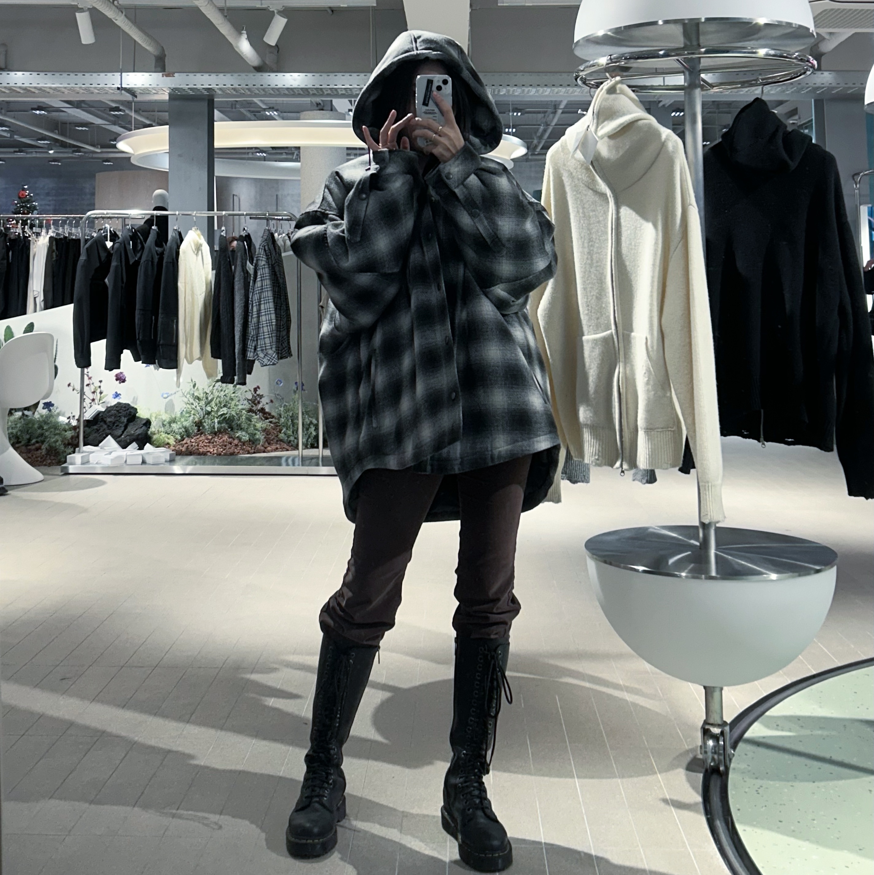 [KREAM 단독] Haleine Detachable Check Hood Padding Black, (W) Dr. Martens Audrick 20 Eye Leather Knee High Platform Boots Black 착용 스타일