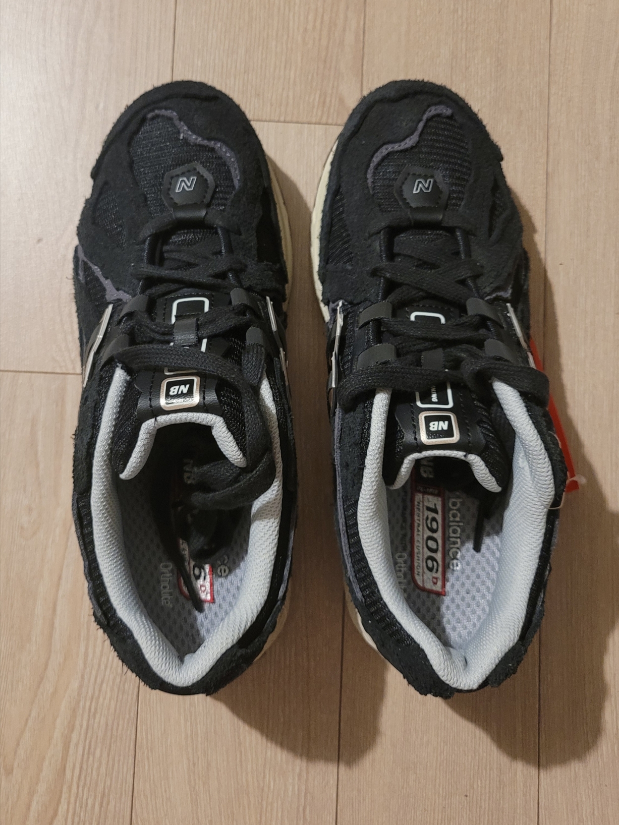 New Balance 1906D Protection Pack Black 착용 스타일 - 1