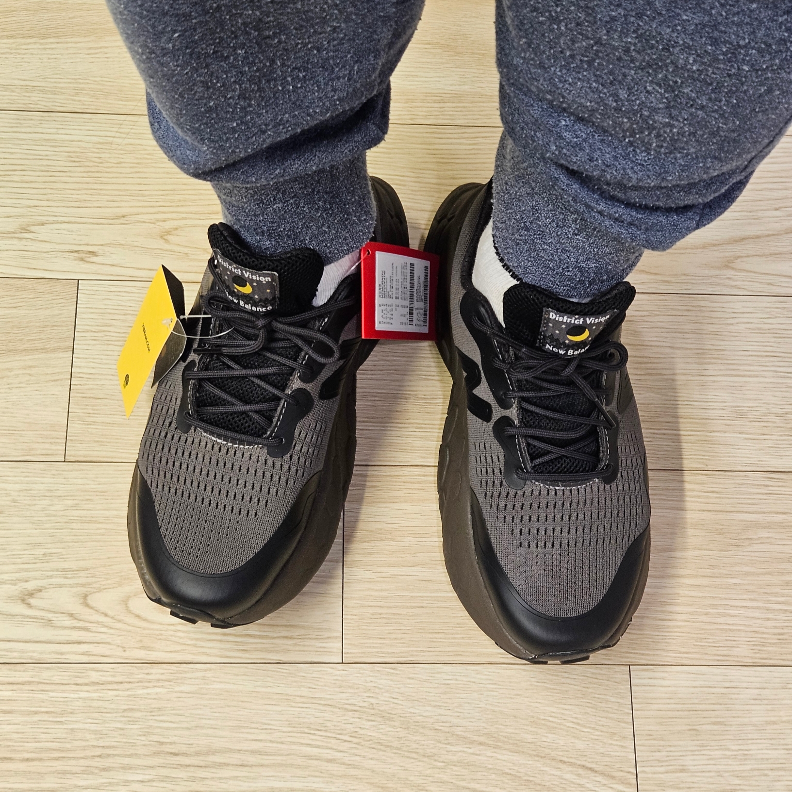 New Balance x District Vision Fresh Foam X More Trail v3 Falcon Slate Black - D Standard 착용 스타일 - 3