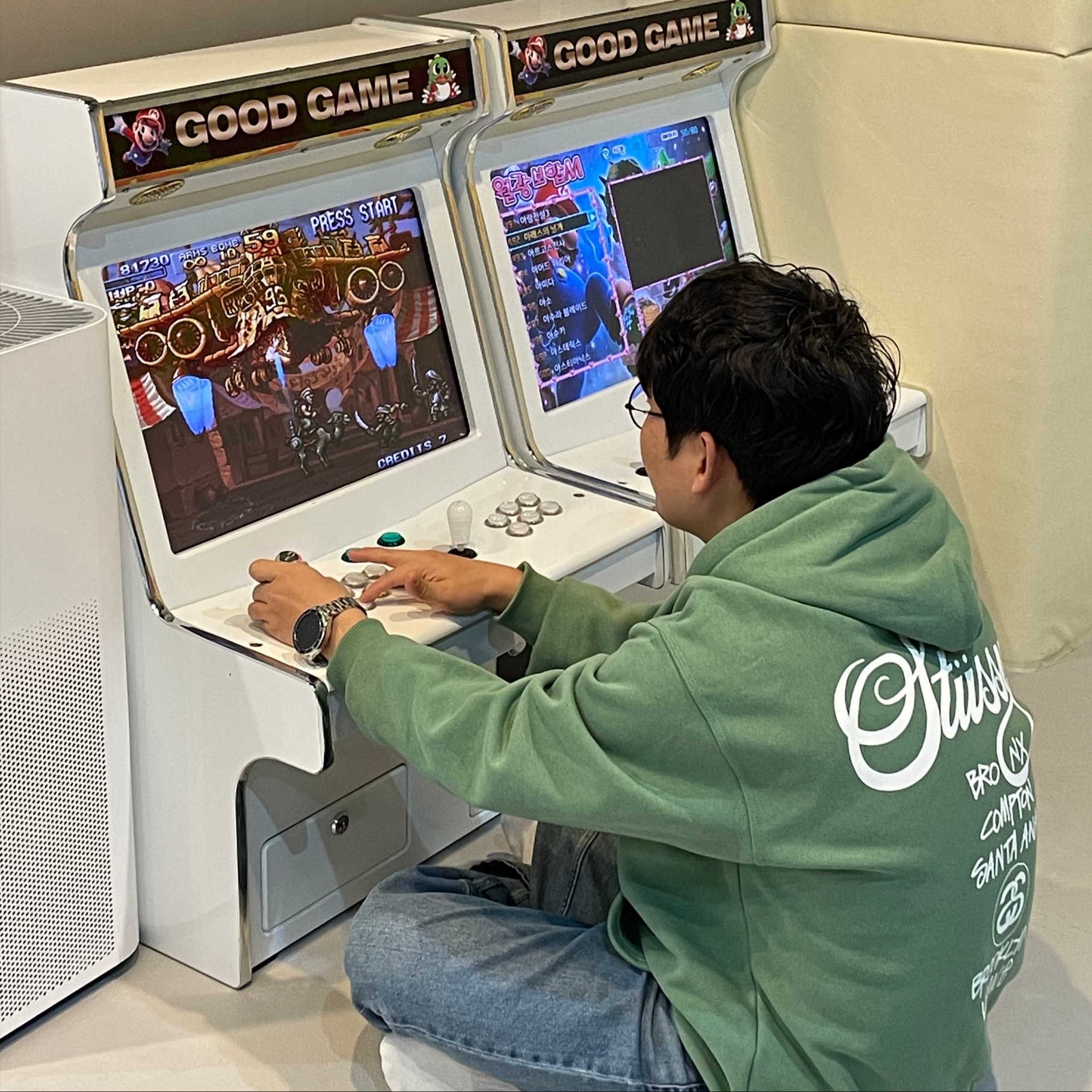 Stussy DSM World Tour Hoodie Green 2022, (Kids) UGG Classic II Mini Boots Chestnut 착용 스타일 - 2