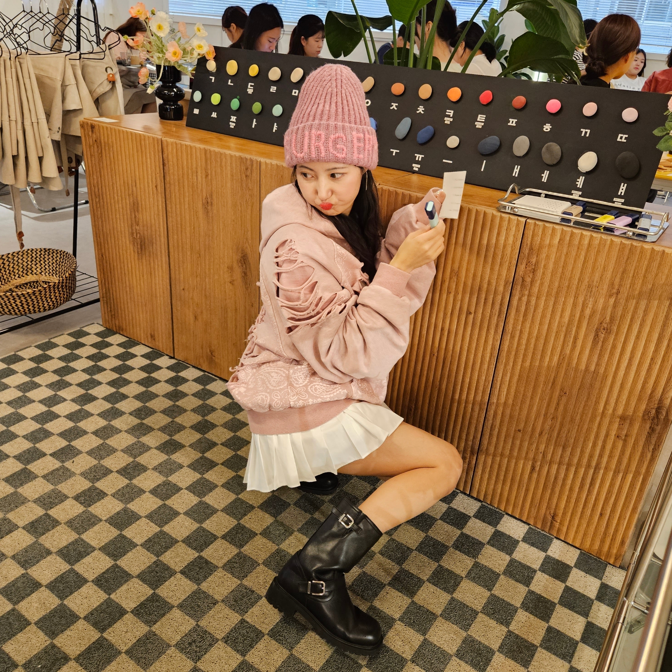 Surgery Hand Stitch Embroidery Logo Beanie Pink 착용 스타일 - 3
