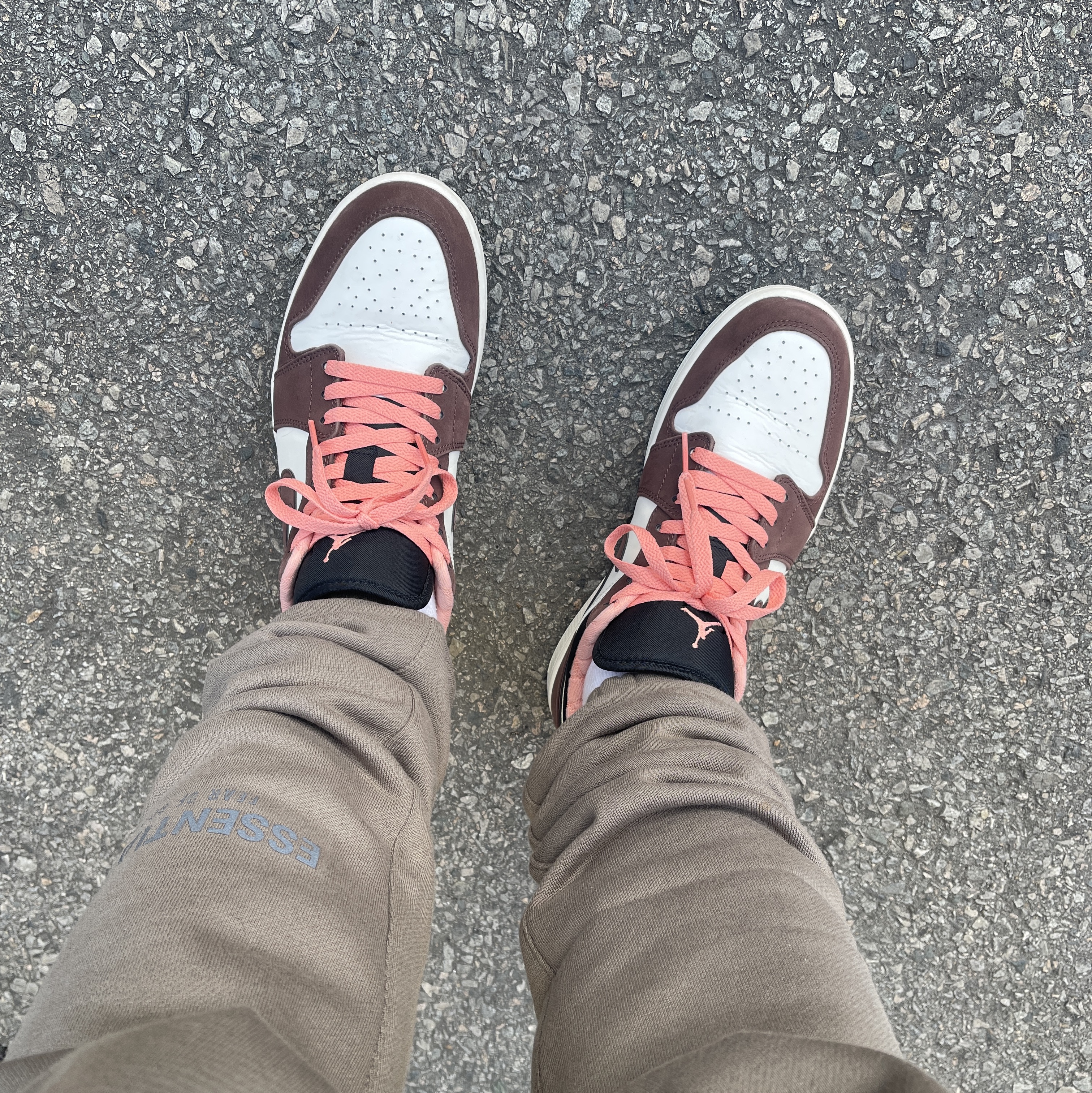 Jordan 1 Low SE Chocolate Bliss, Essentials Sweatpants Taupe - 21SS 착용 스타일