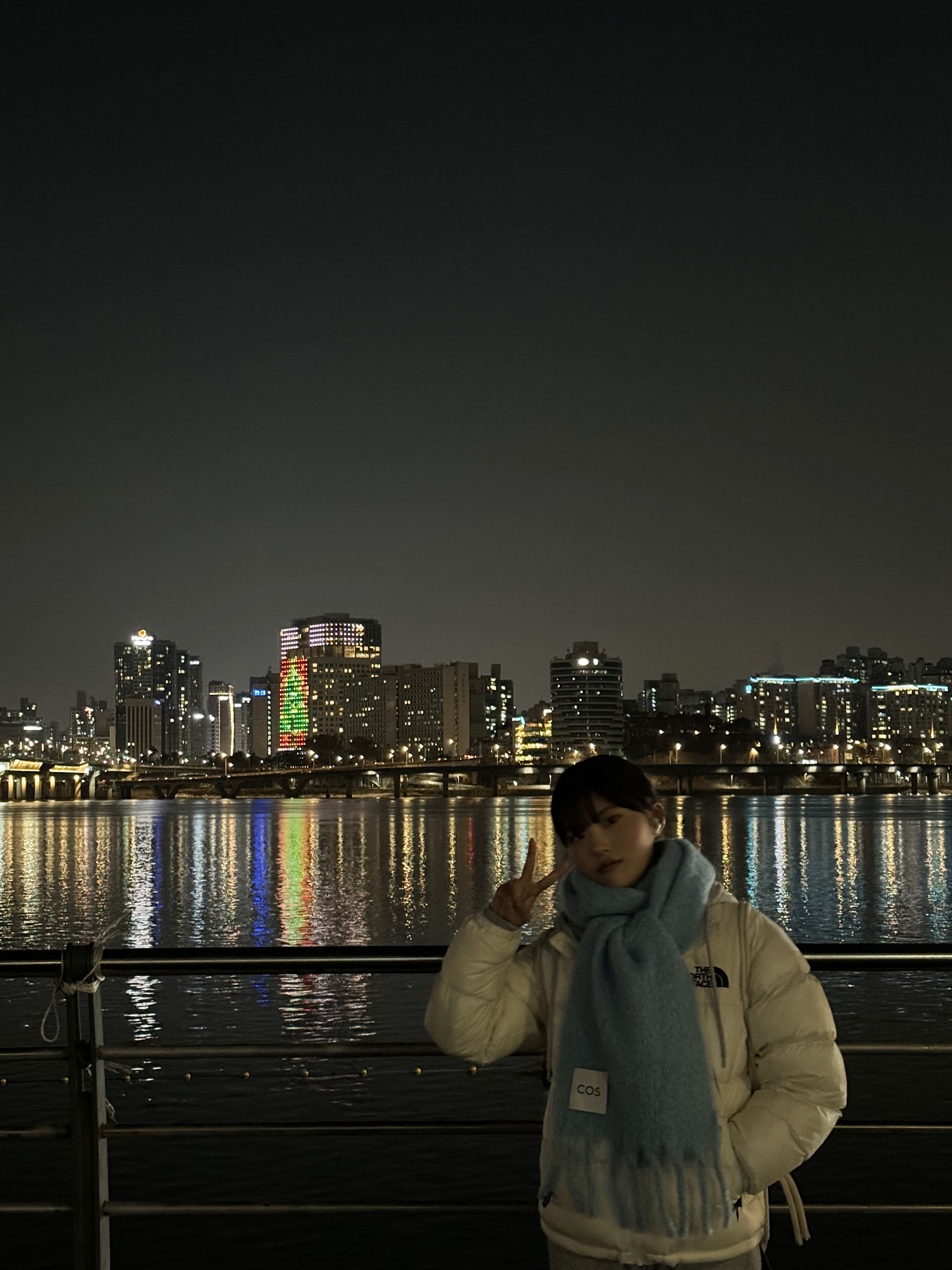 COS Oversized Mohair Blend Muffler Turquoise, (W) The North Face Nuptse On Ball Jacket Ivory 착용 스타일 - 1