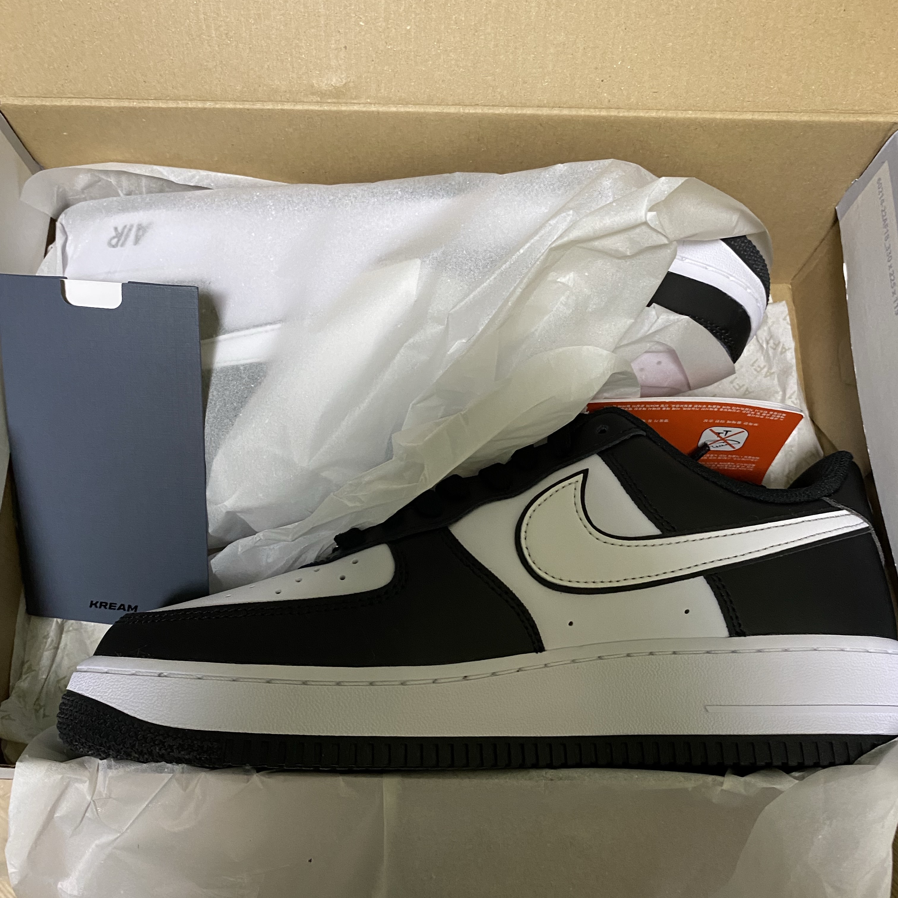 Nike Air Force 1 '07 Black White 착용 스타일