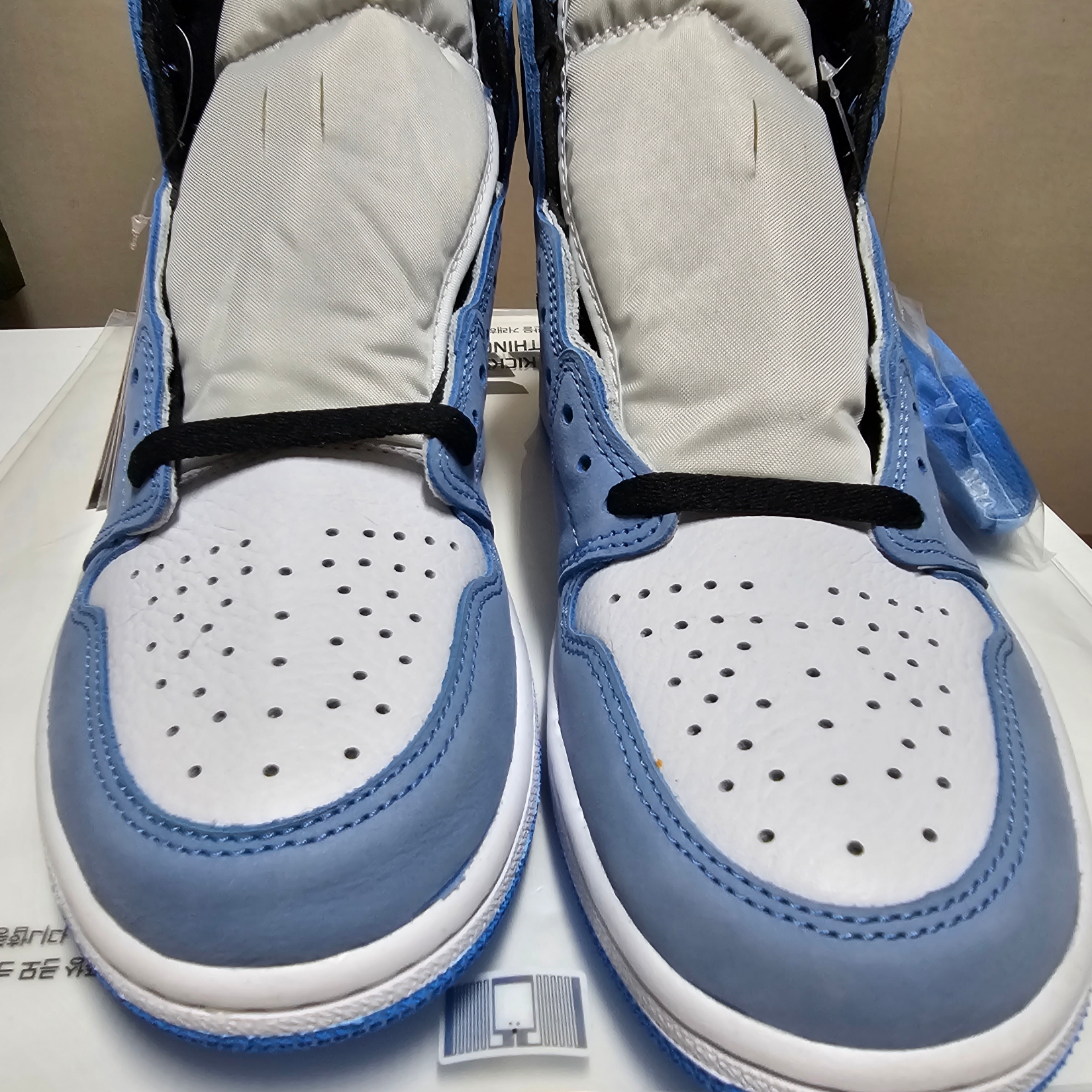 Jordan 1 Retro High OG Hyper Royal 착용 스타일 - 3