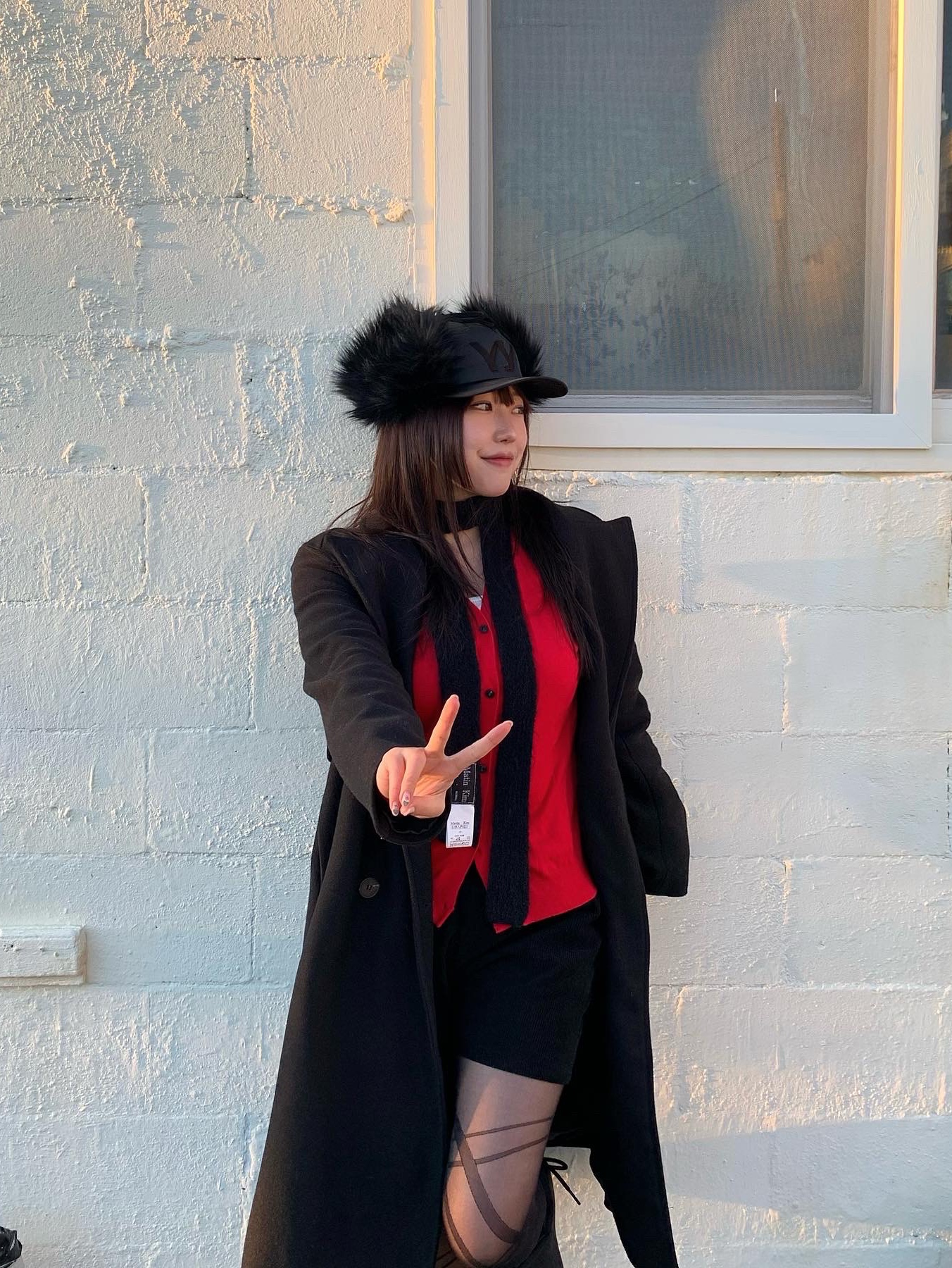 Open Yy Faux Fur Earflap Cap Black, Matin Kim New Cozy Knit Muffler Black 착용 스타일 - 4