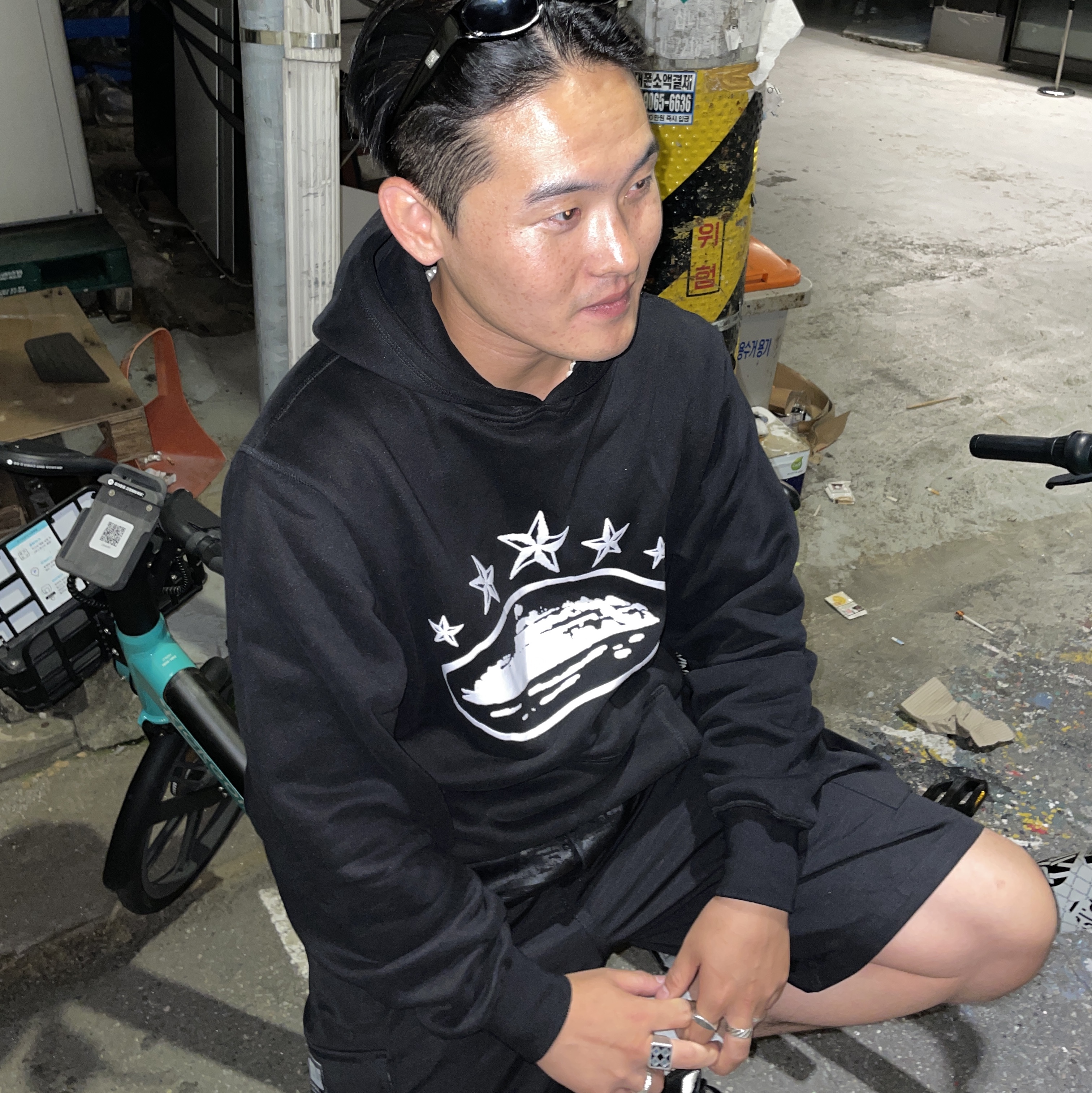 Corteiz 5 Starz Alcatraz Hoodie Black, Corteiz Alcatraz Cargo Shorts Black 착용 스타일