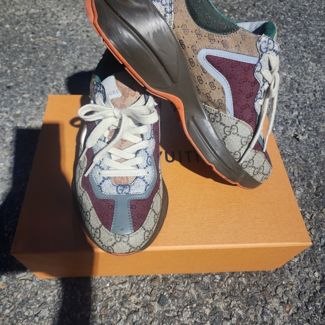 (W) Gucci GG Rhyton Sneaker Brick Red Original GG Canvas 착용 스타일 - 5