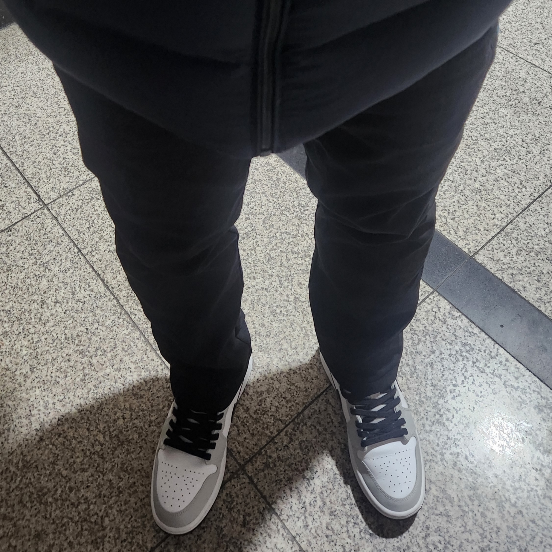 (W) Jordan 1 Mid Grey Fog 착용 스타일 - 1