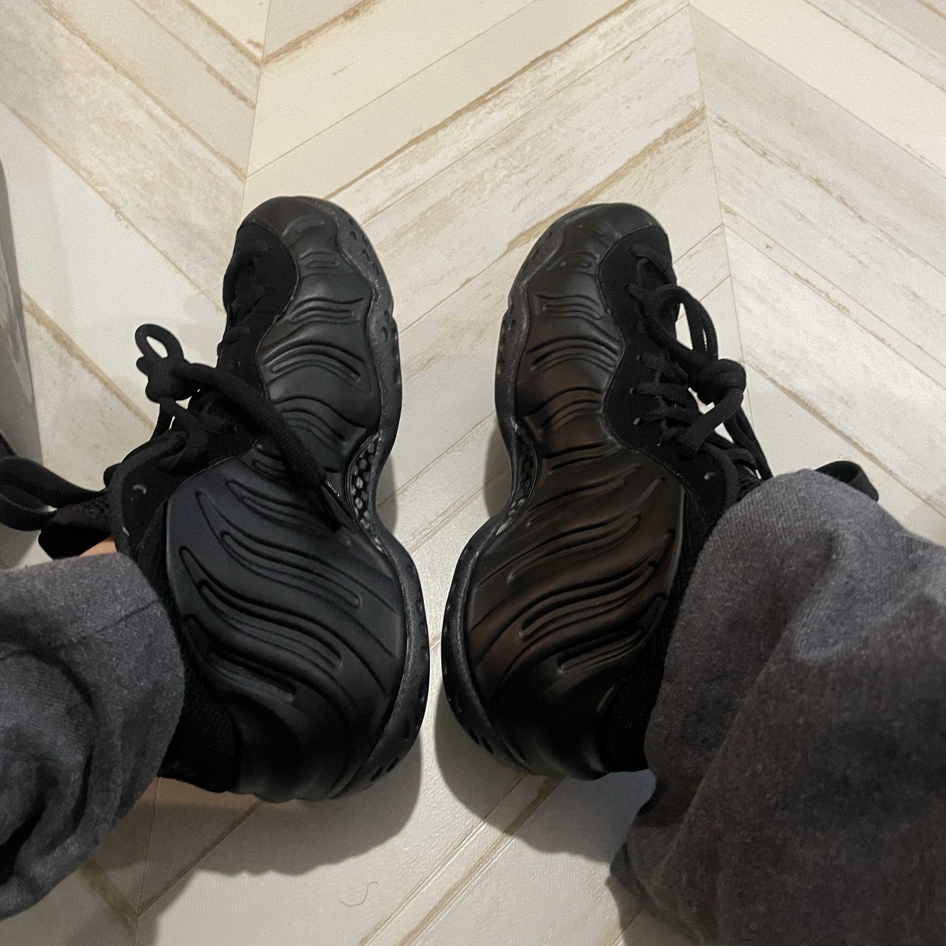 Nike Air Foamposite One Black Anthracite 착용 스타일