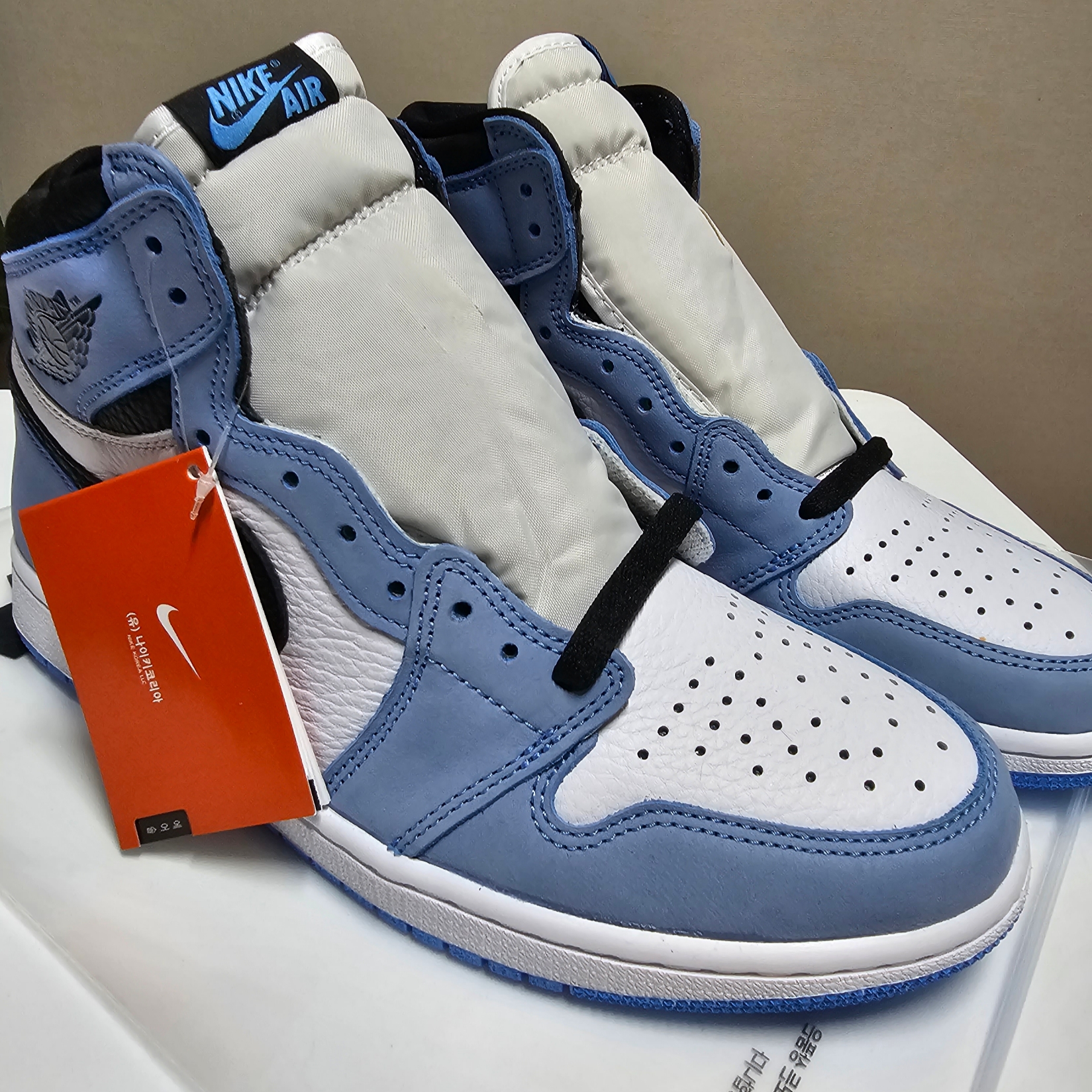 Jordan 1 Retro High OG Hyper Royal 착용 스타일 - 2