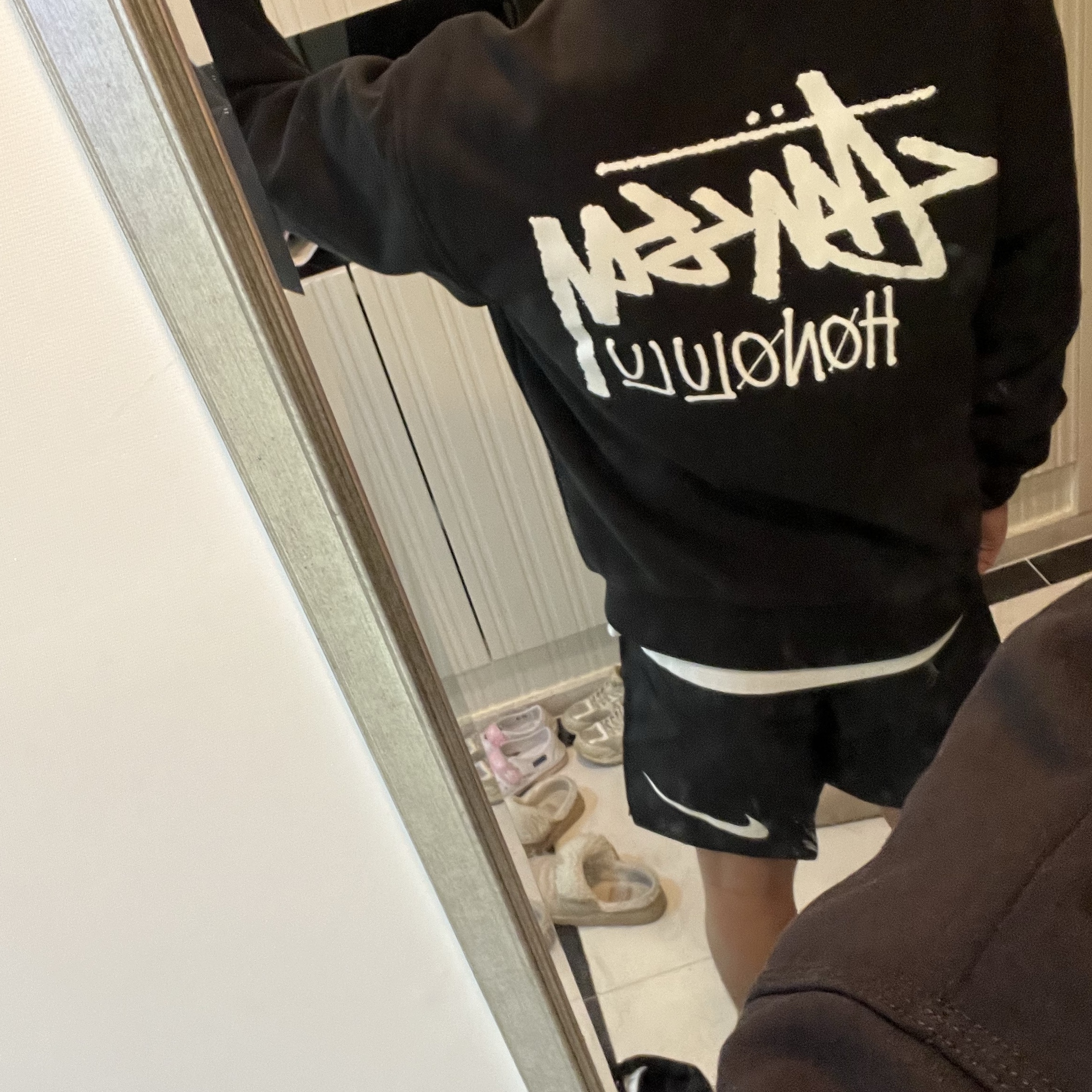 Nike x Stussy Shorts Black (FJ9167-010) 착용 스타일 - 2