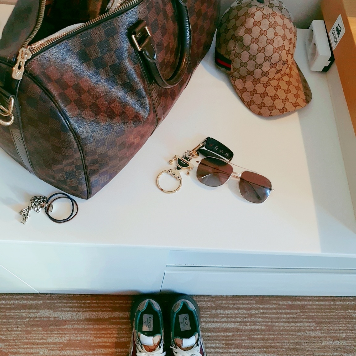 (W) Gucci GG Rhyton Sneaker Brick Red Original GG Canvas 착용 스타일 - 4