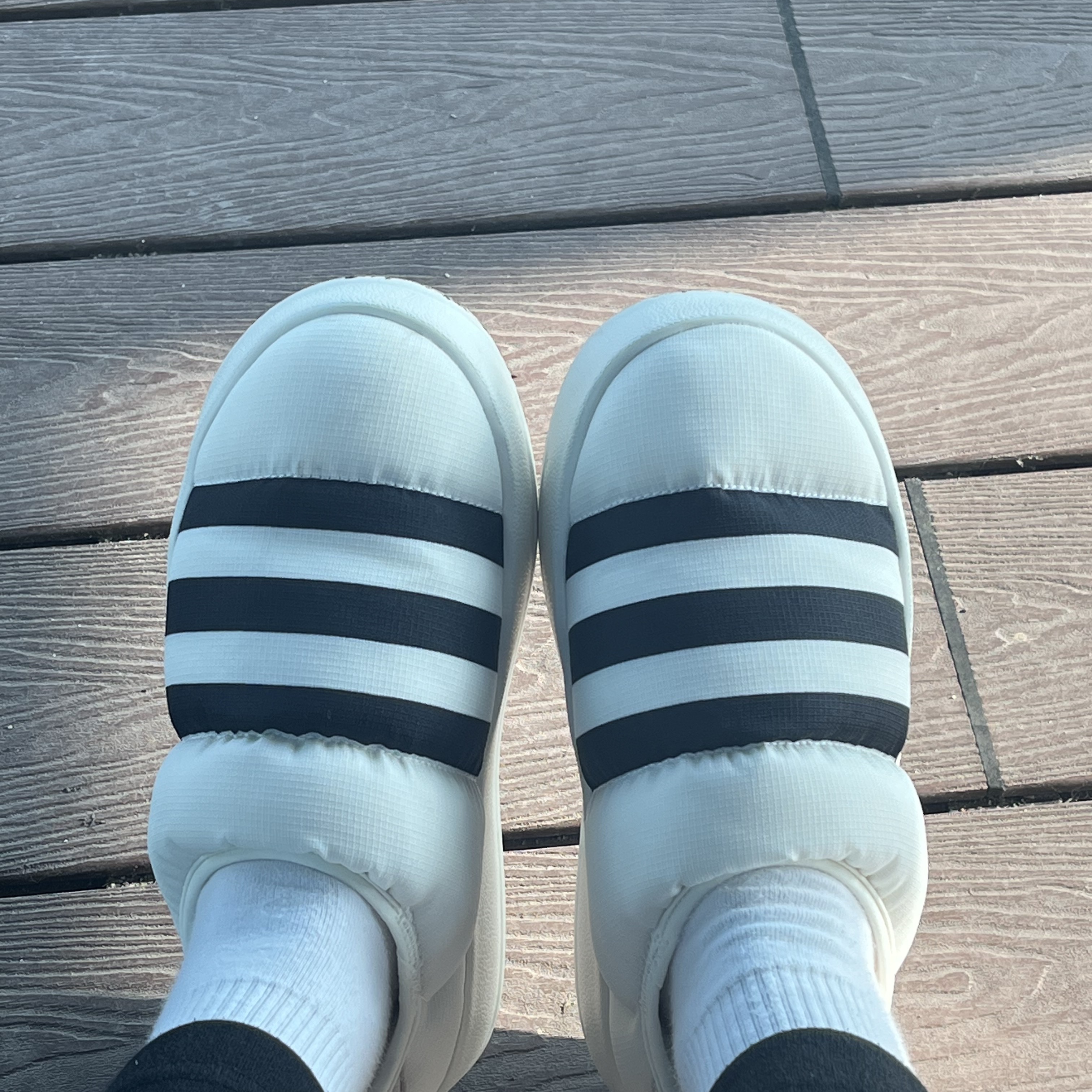 Adidas Puffylette Off White 착용 스타일