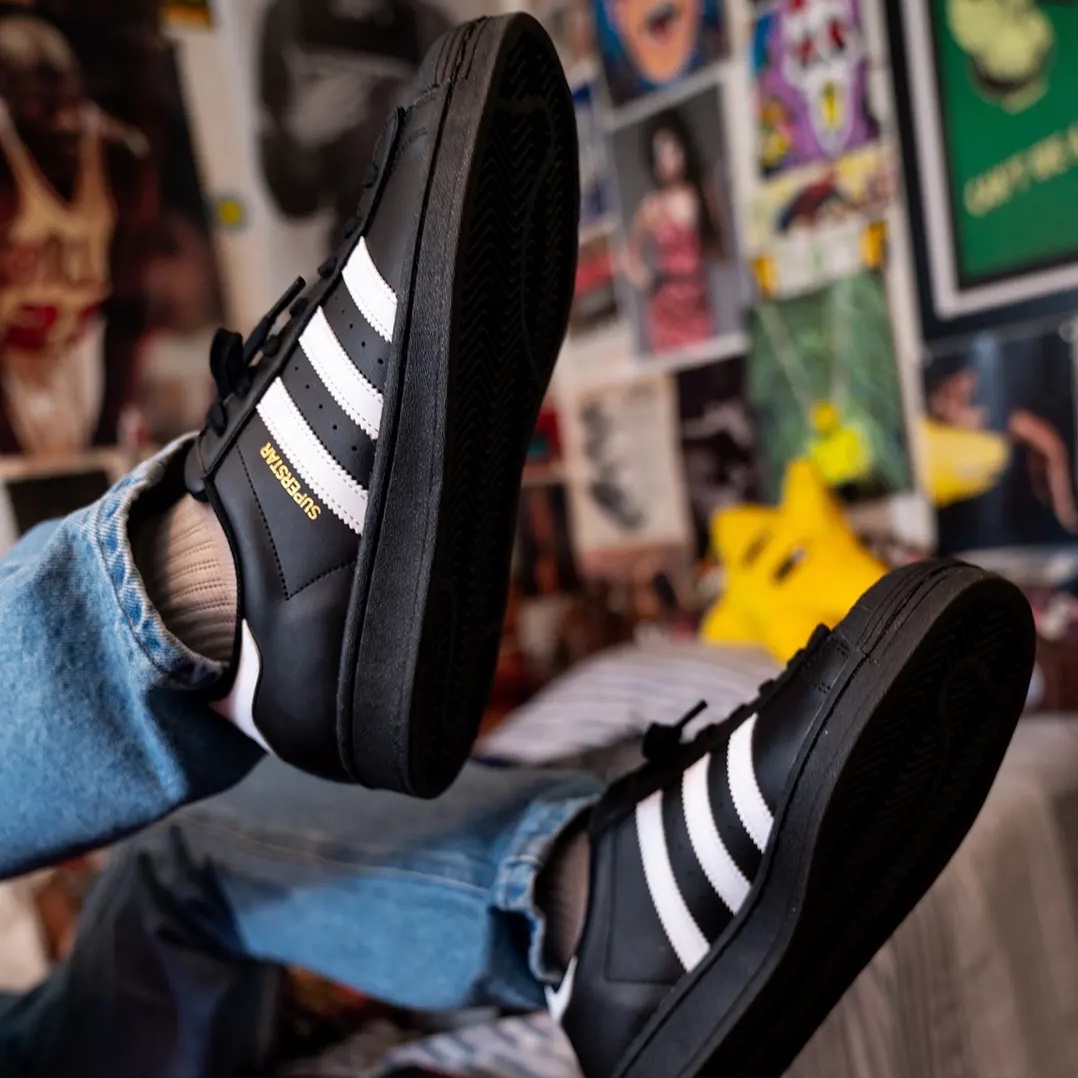 Adidas x BAPE Superstar 80s Green Camo, Adidas Superstar Core Black White 착용 스타일 - 4