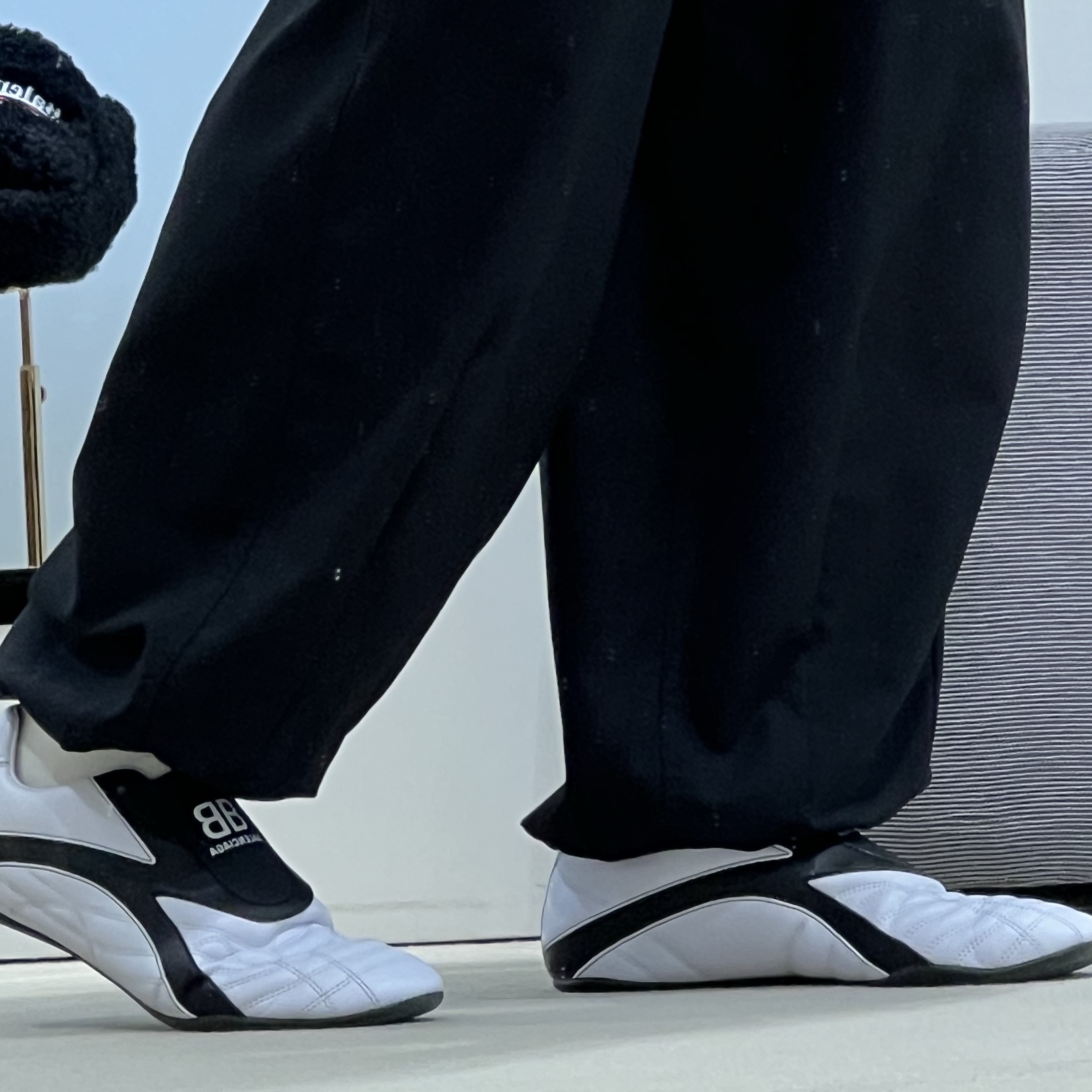 Balenciaga Zen Sneakers White Black 착용 스타일