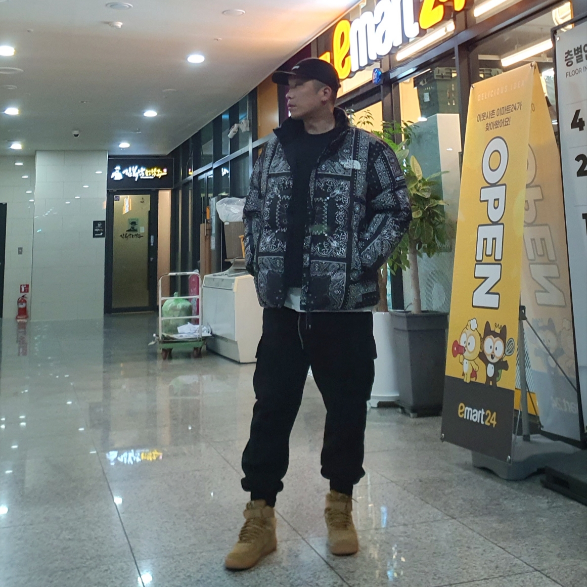 Nike Air Force 1 High Flax, The North Face Novelty Lofty Down Jacket Real Black 착용 스타일 - 2