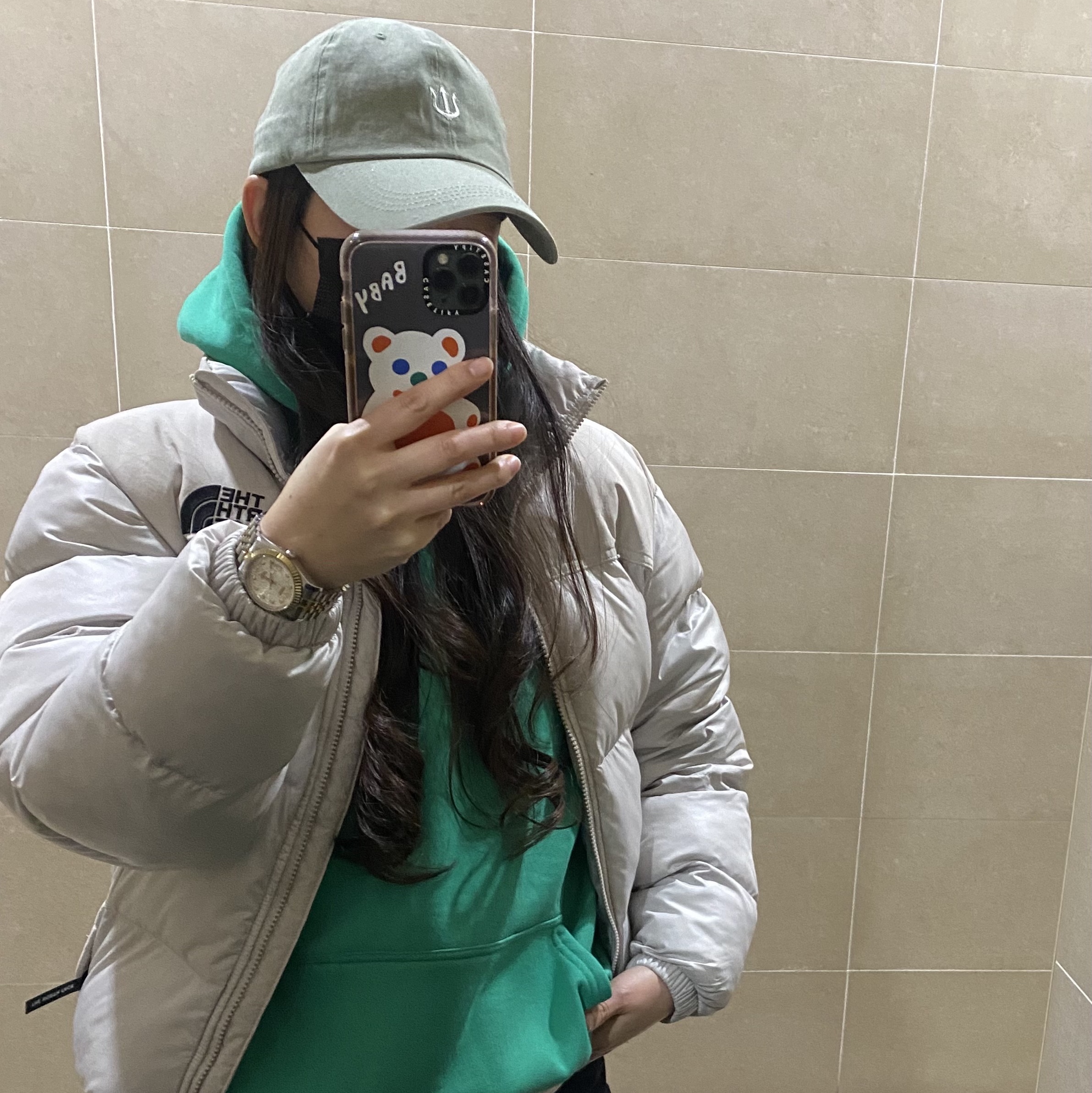 The North Face On Ball Jacket White Sand 착용 스타일