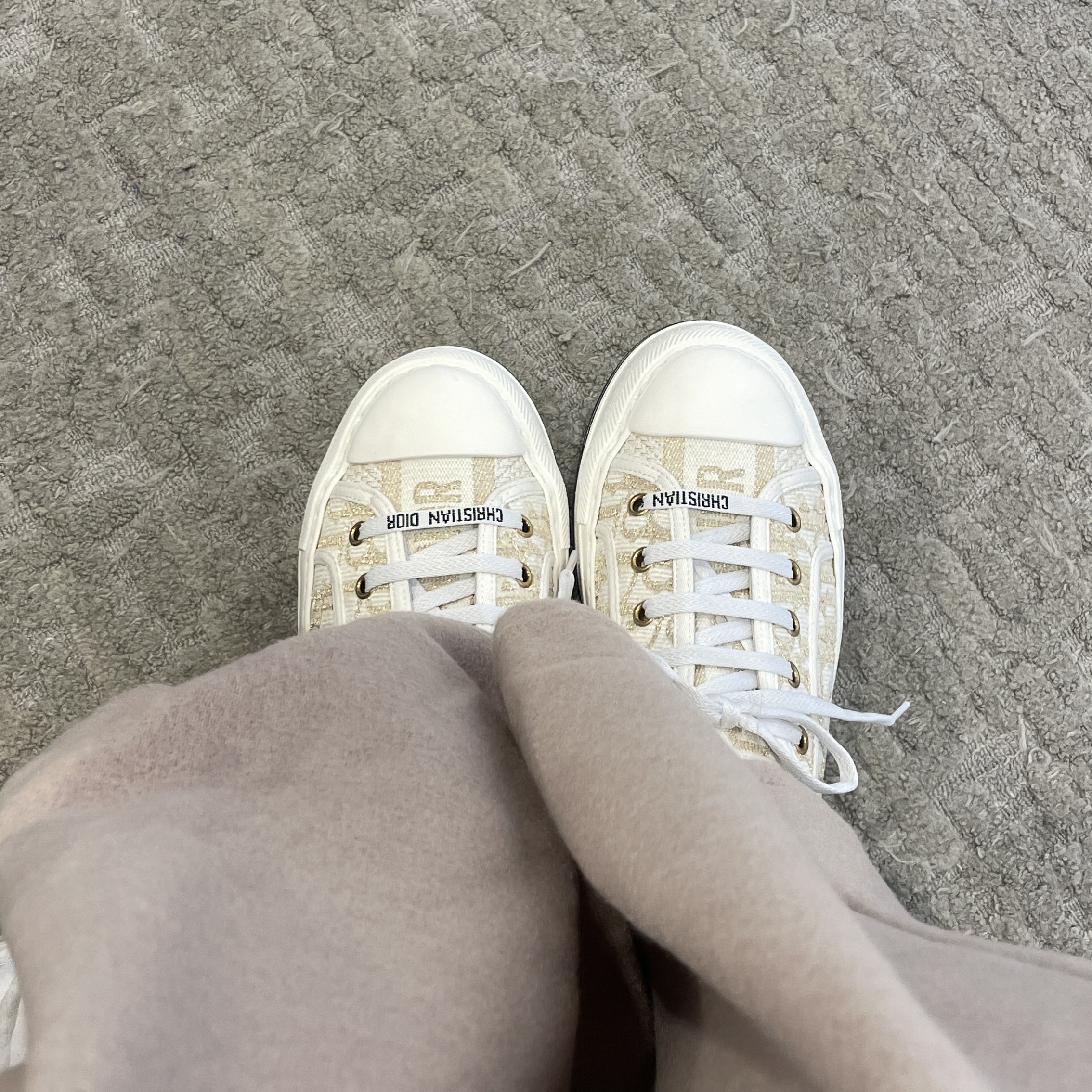 (W) Dior Walk'N'Dior Platform Sneakers Dior Oblique Cotton with Metallic Thread Embroidery Gold 착용 스타일