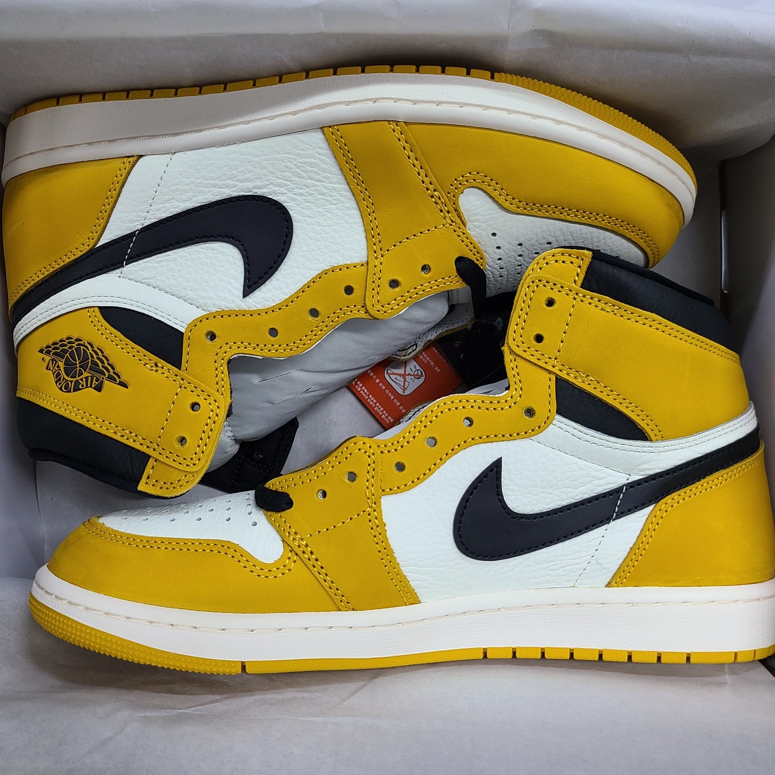 Jordan 1 Retro High OG Yellow Ochre 착용 스타일 - 1