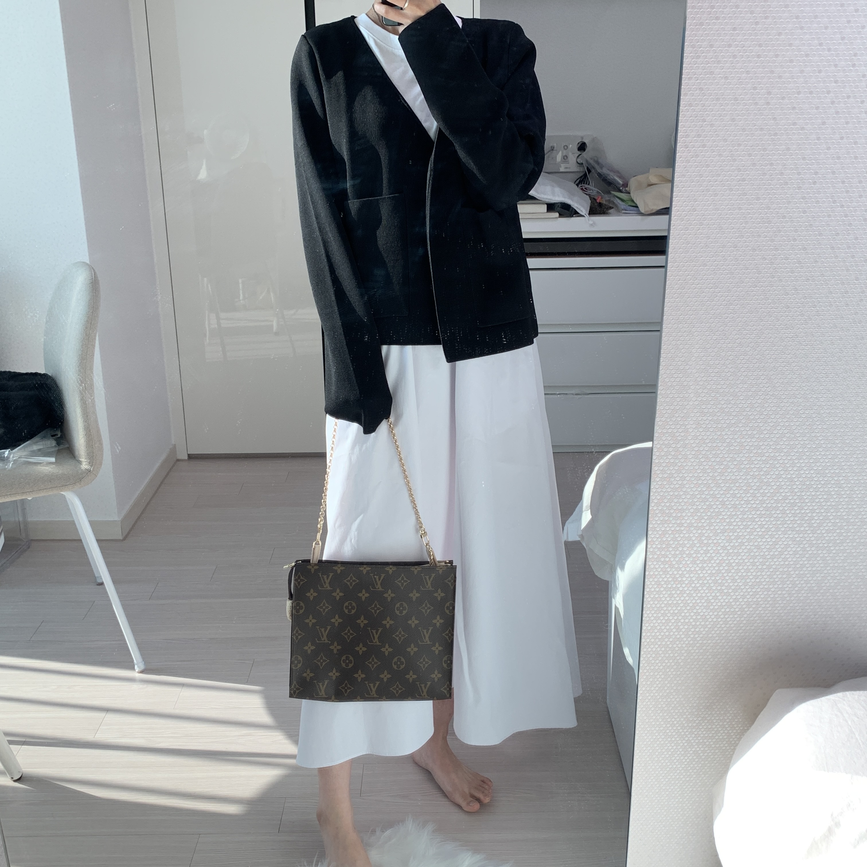 Louis Vuitton Toiletry Pouch 26 Monogram 착용 스타일