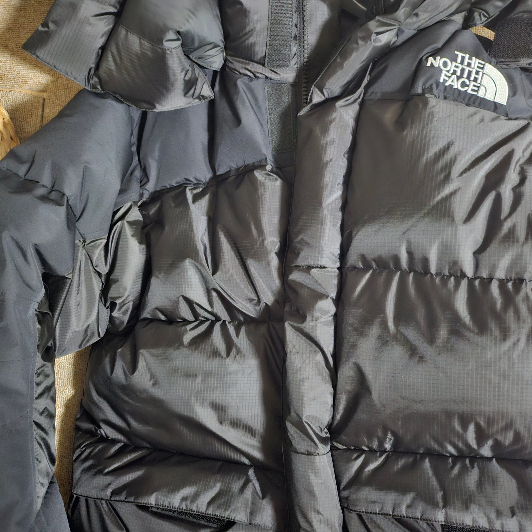 The North Face Him Down Parka Black 착용 스타일