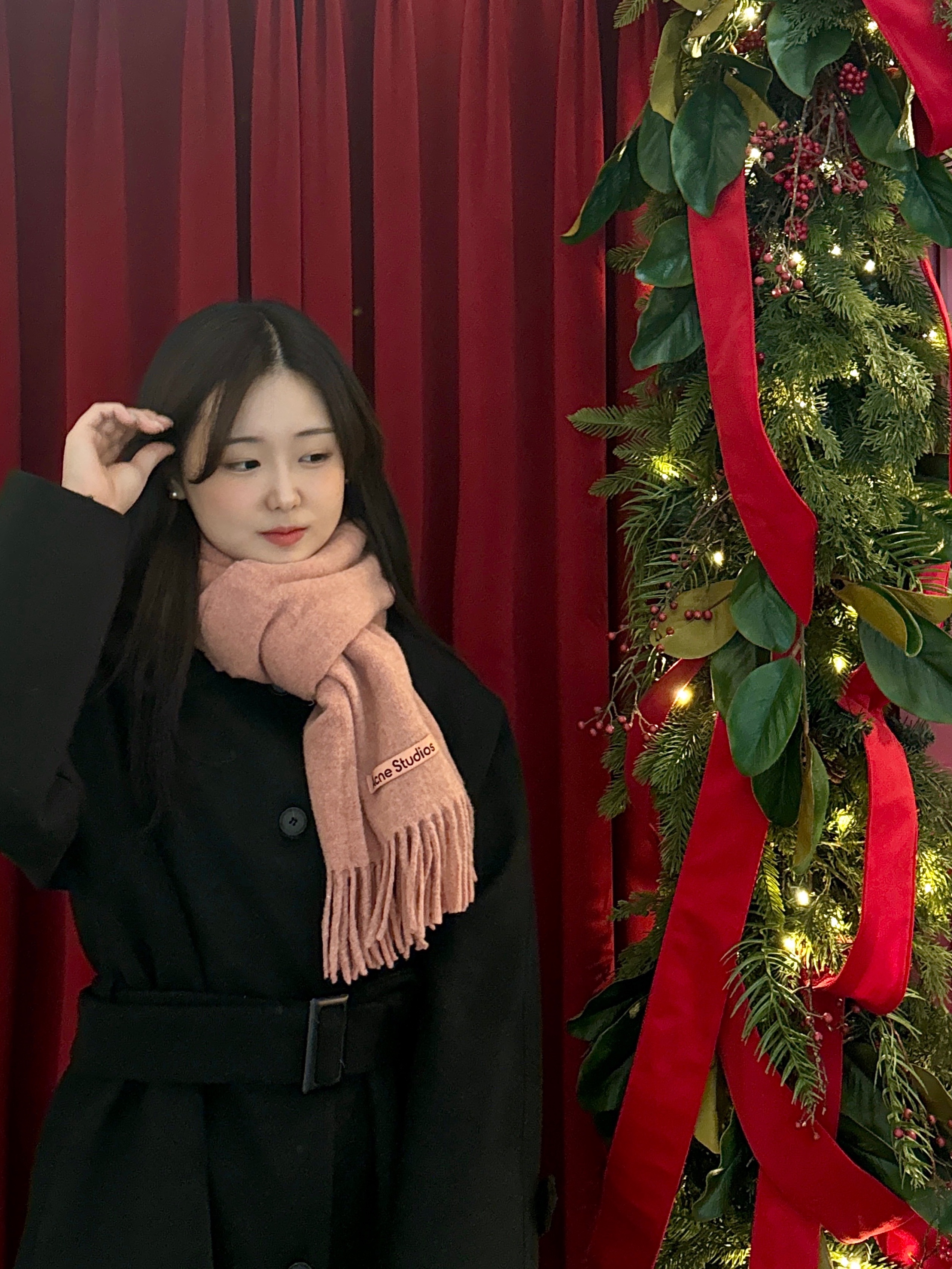 Acne Studios Narrow Wool Fringe Muffler Rose Melange 착용 스타일 - 1
