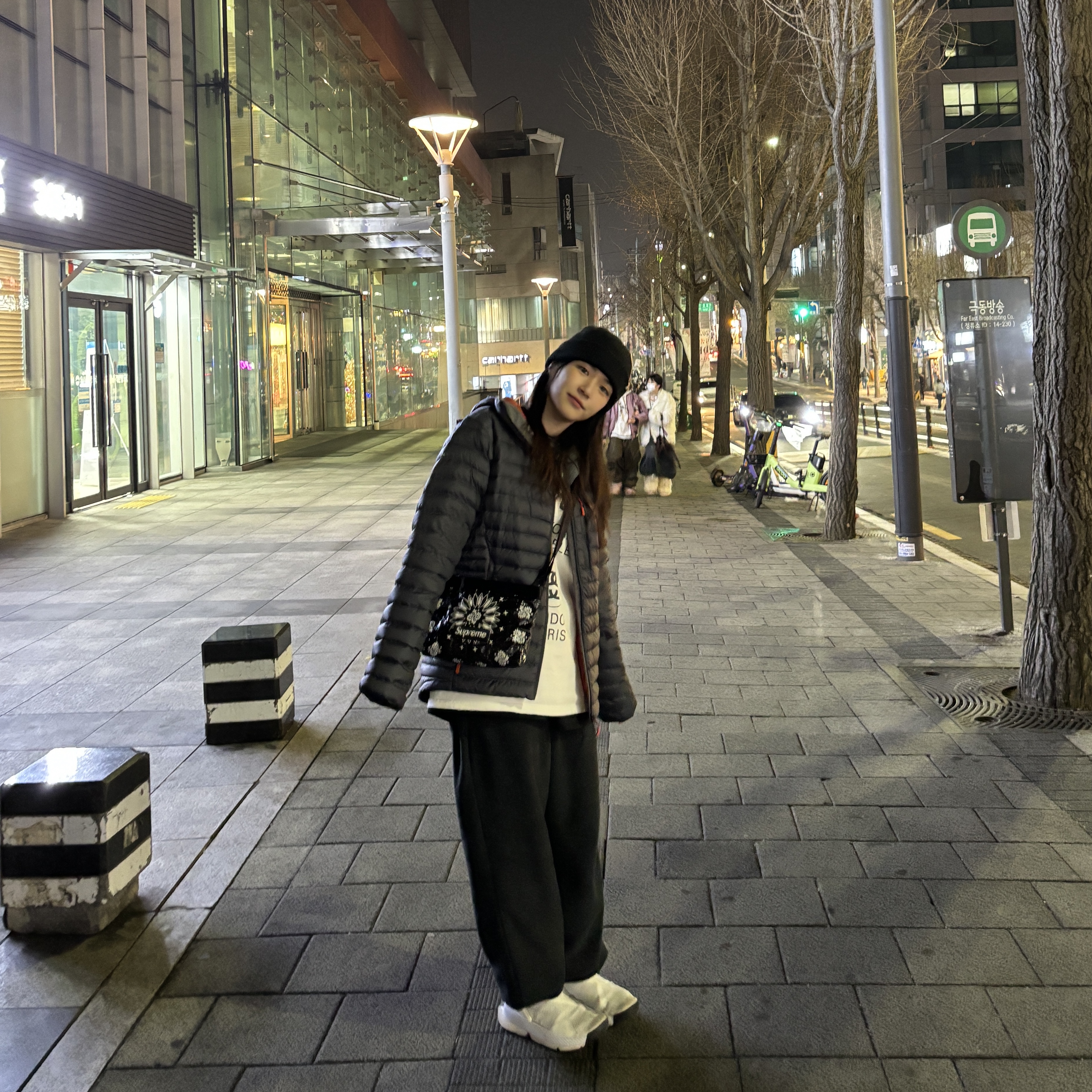 Nike NSW Fisherman Beanie Black, Supreme Bandana Tarp Side Bag Black - 21SS 착용 스타일