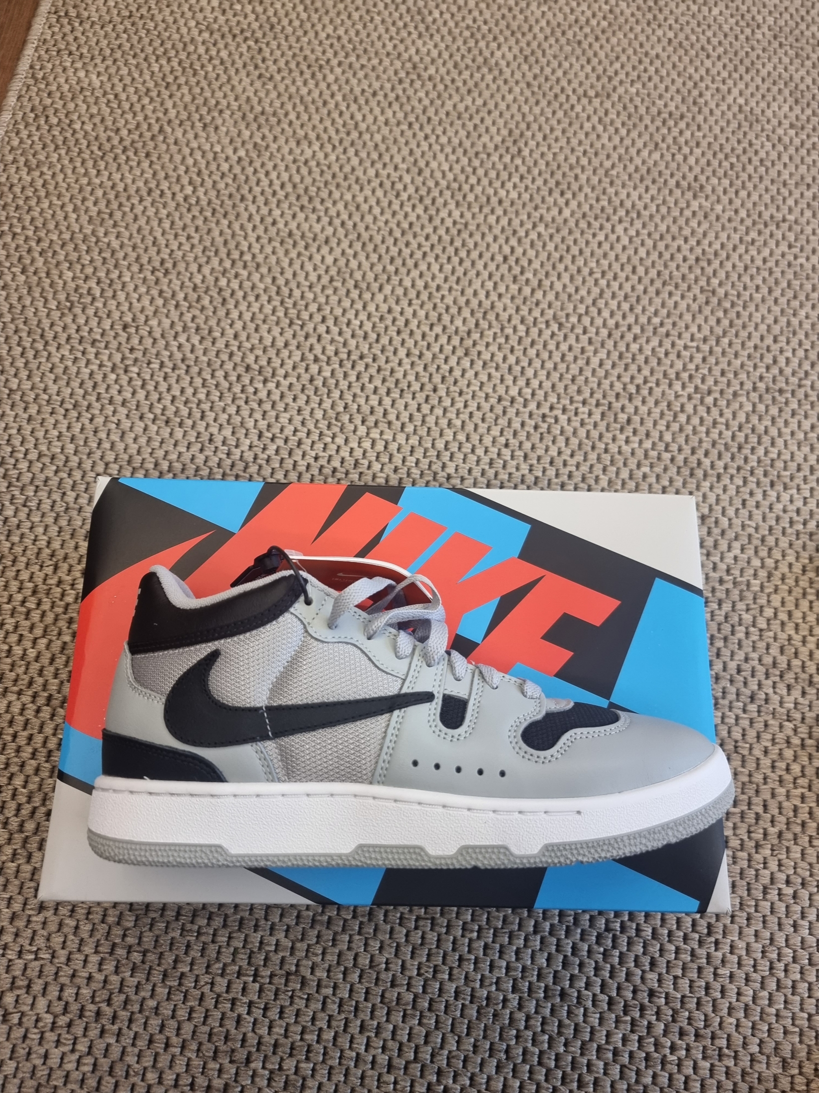 Nike x Travis Scott Mac Attack SP Light Smoke Grey 착용 스타일 - 3