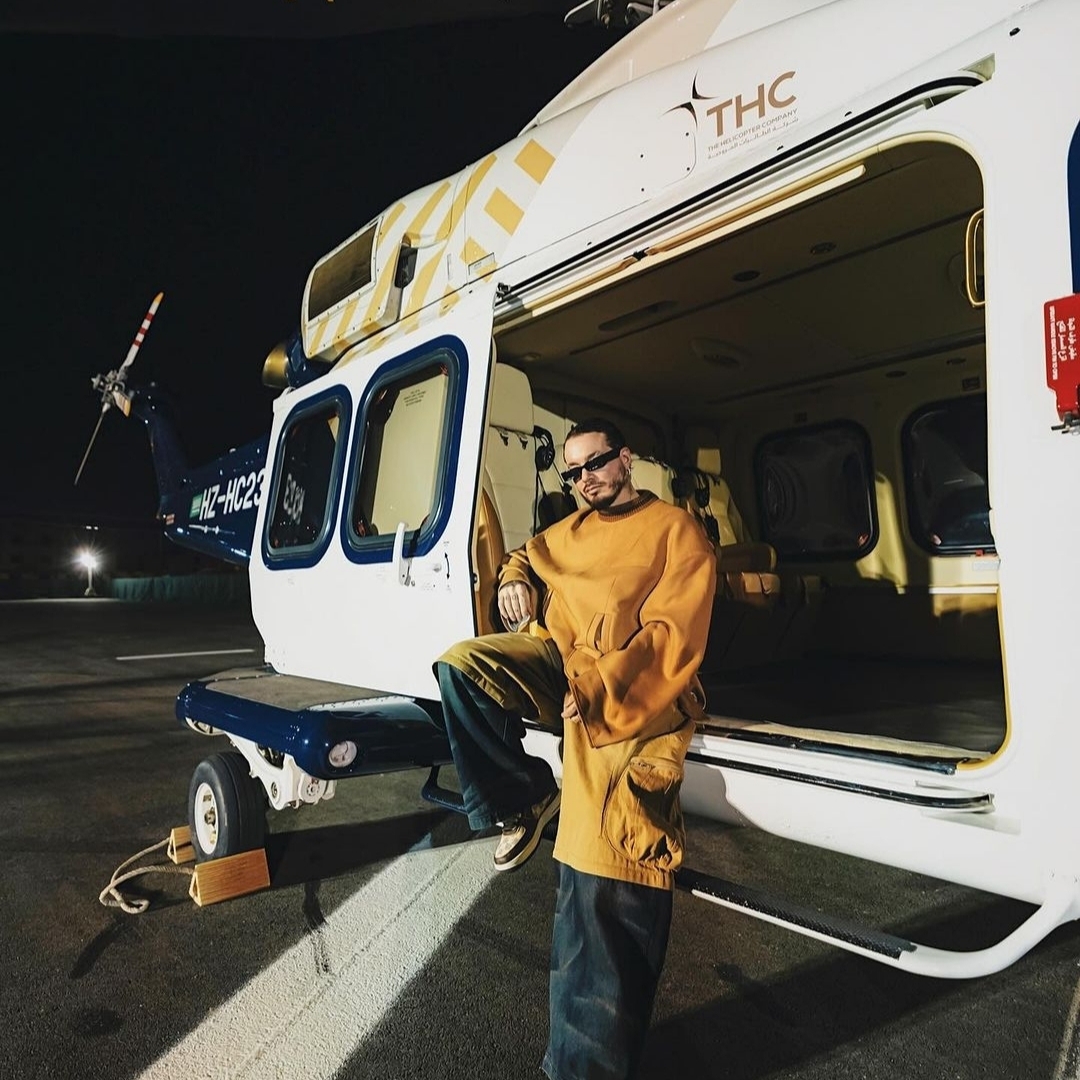 Louis Vuitton x Nike Air Force 1 Low by Virgil Abloh Monogram Brown Damier Azur & Pilot Case Taurillon Monogram Leather 착용 스타일 - 2