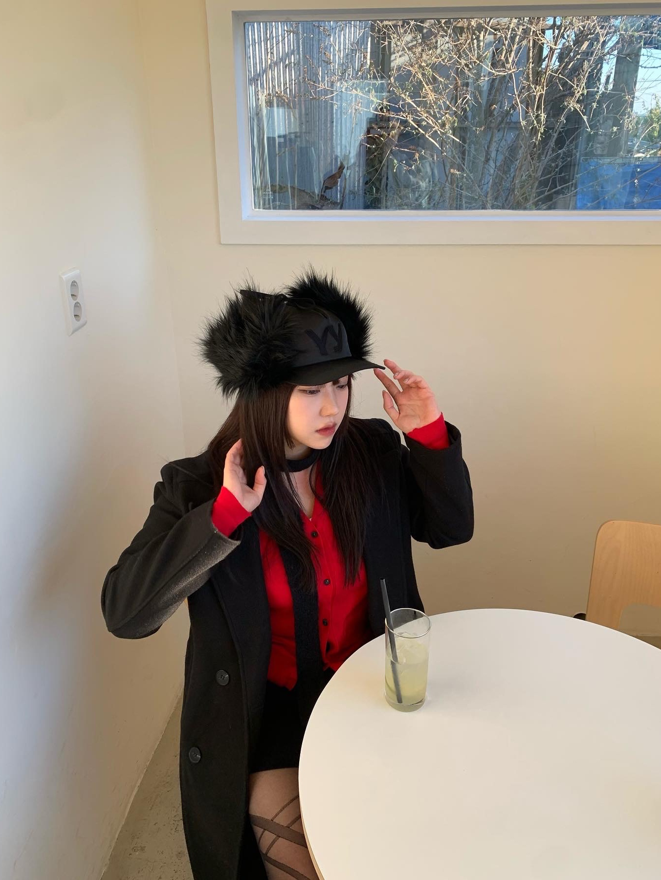 Open Yy Faux Fur Earflap Cap Black, Matin Kim New Cozy Knit Muffler Black 착용 스타일 - 8