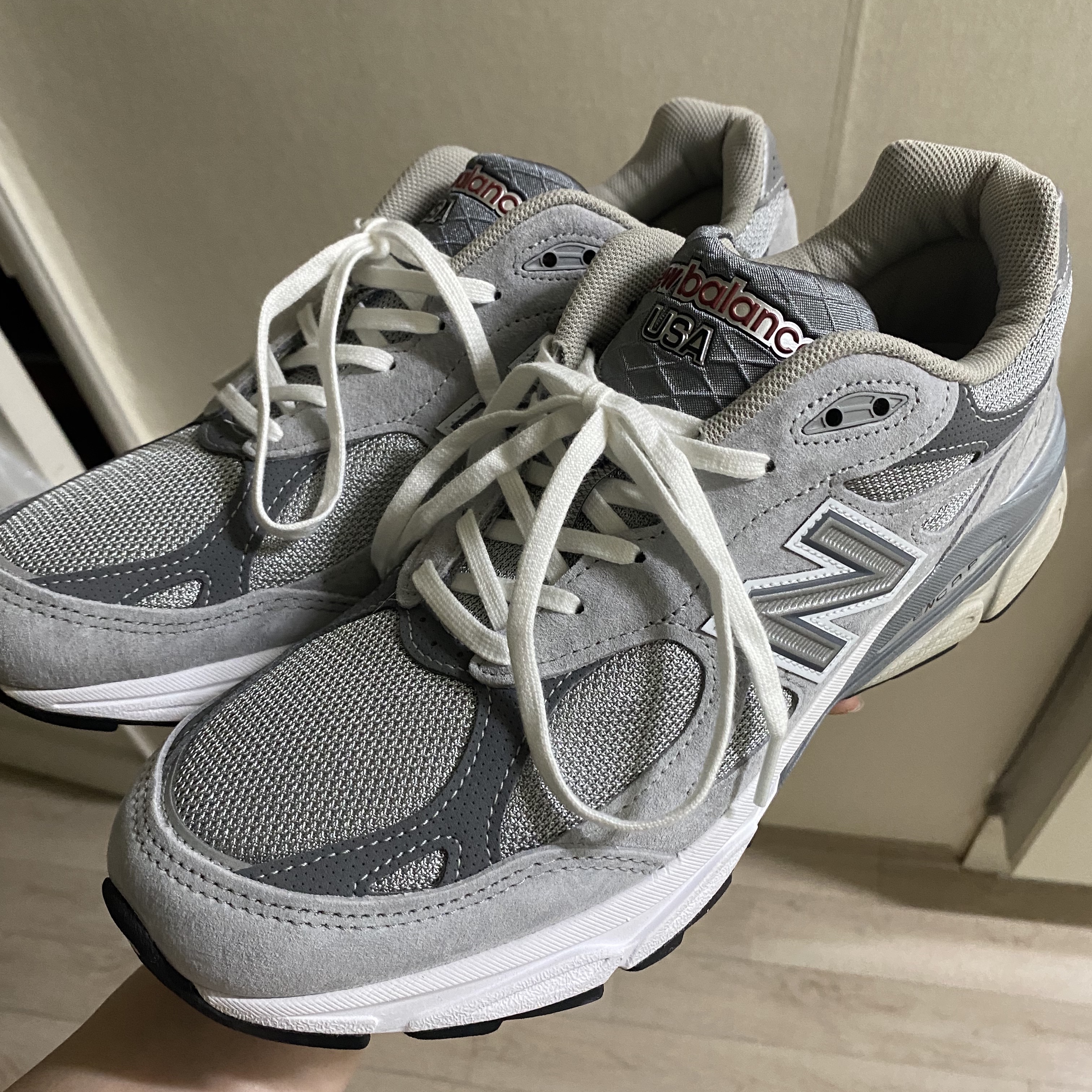 뉴발란스 990v3 메이드 인 USA 그레이 - D 스탠다드 착용 스타일 - 1