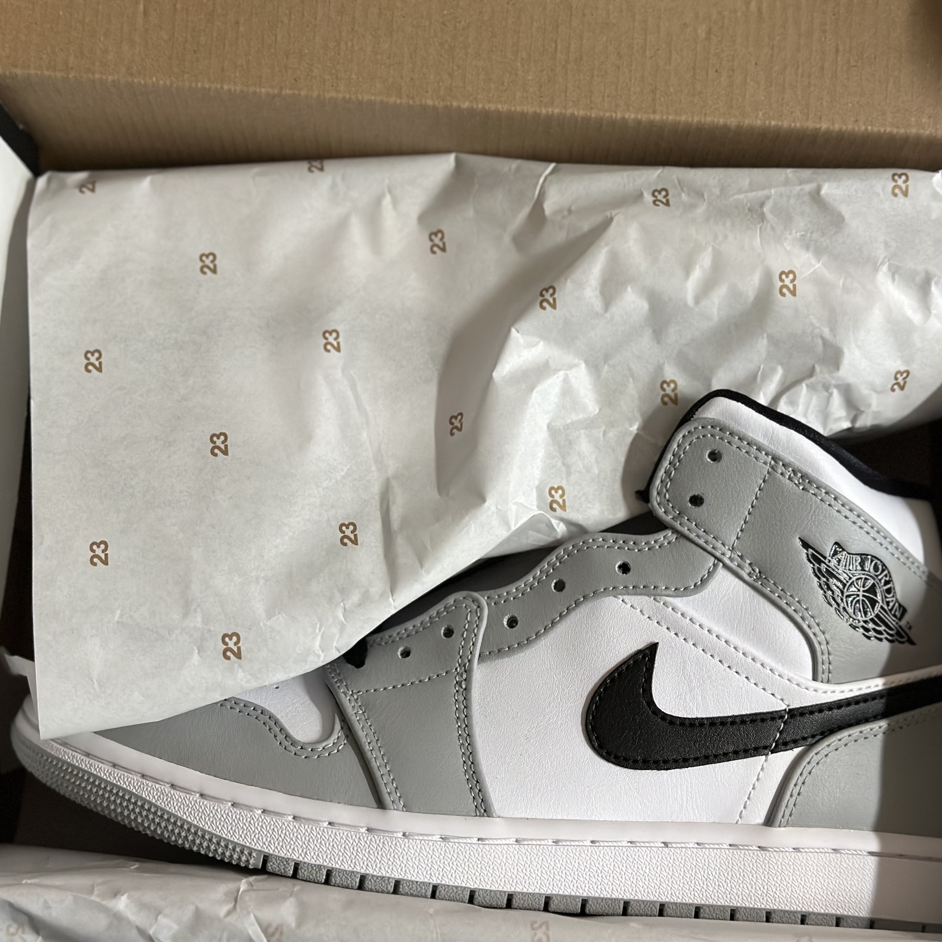Jordan 1 Mid Light Smoke Grey 착용 스타일