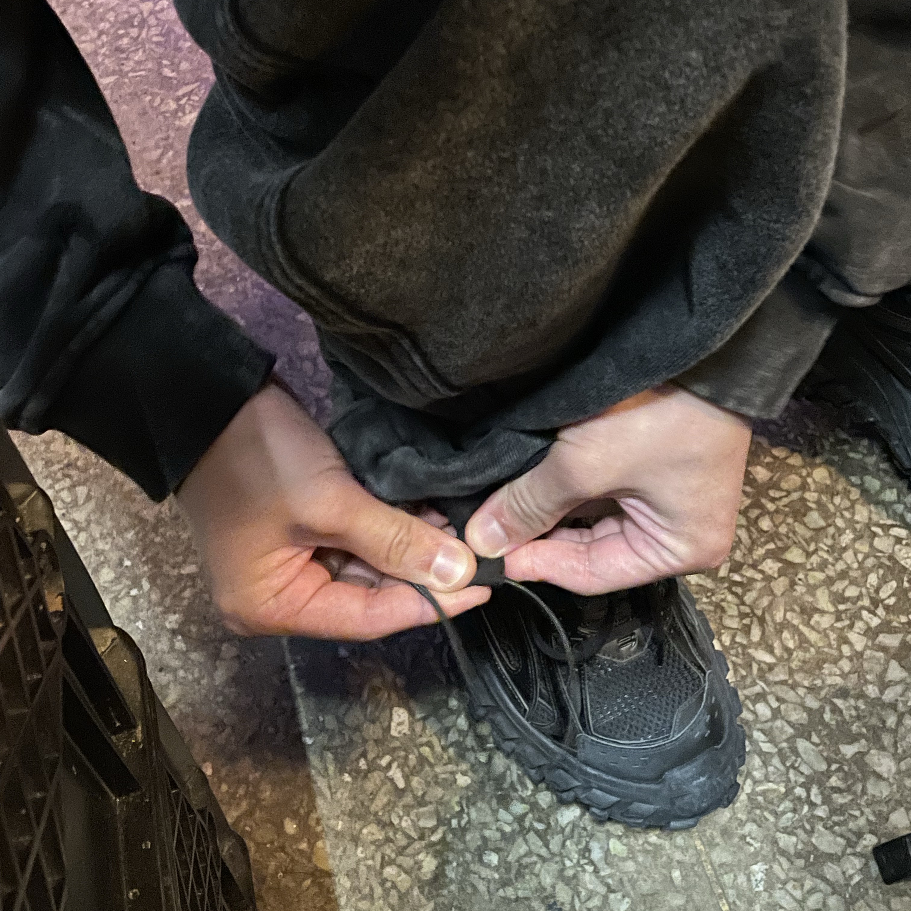 Balenciaga Defender Sneakers Black 착용 스타일