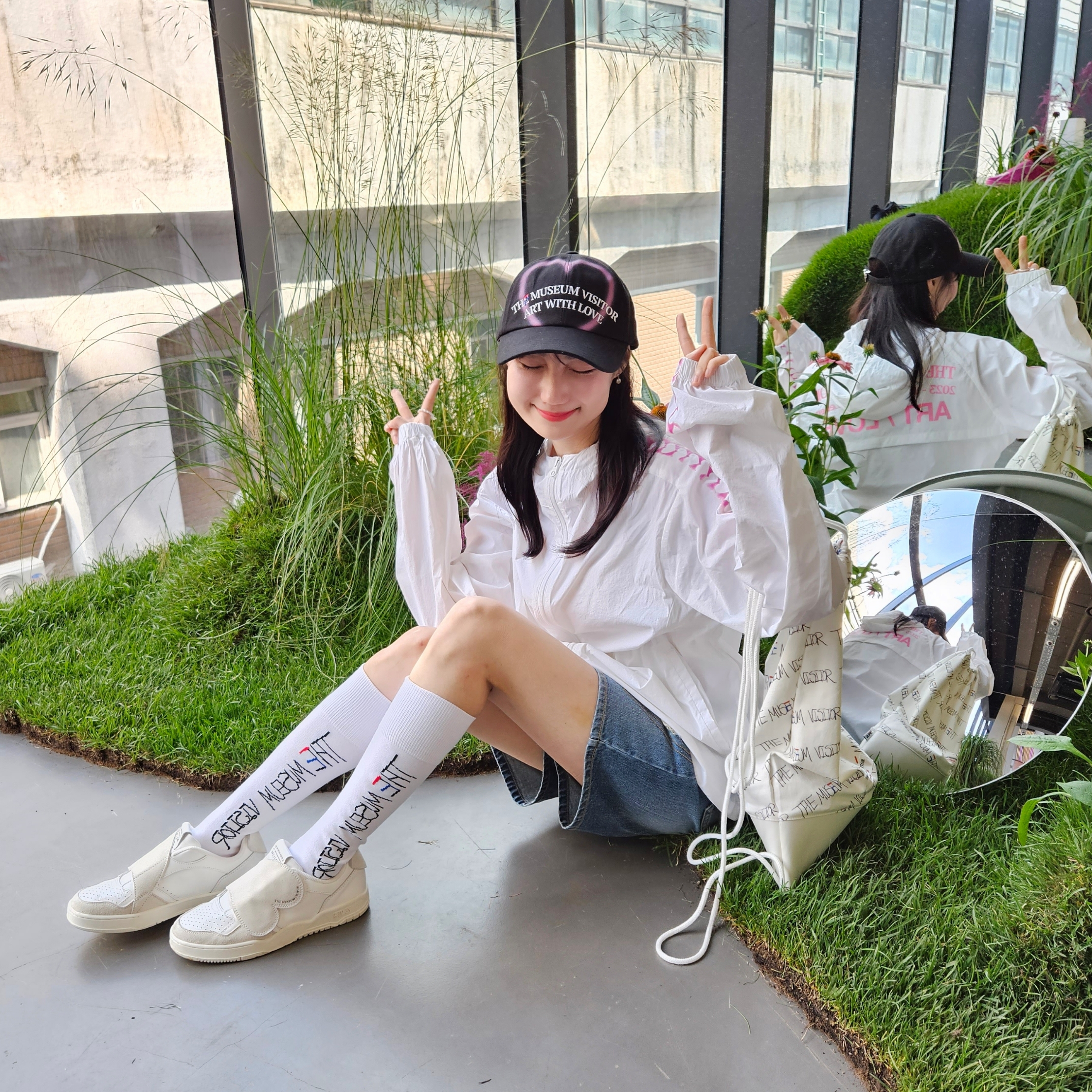 The Museum Visitor x Fila Ball Cap Black, The Museum Visitor x Fila Heart Line Windbreaker White 착용 스타일 - 4