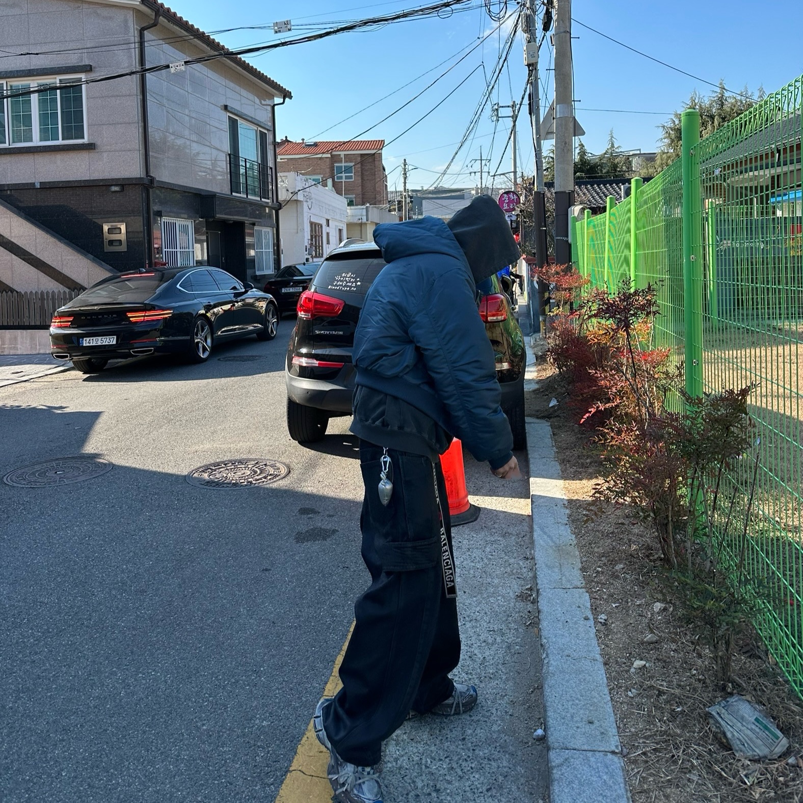 Undermycar Mu.11 Anti Fxxking Logo Play Oversized Pigment Hood Zip-up Gray, Balenciaga 3XL Sneakers Worn Out Grey White Blue 착용 스타일