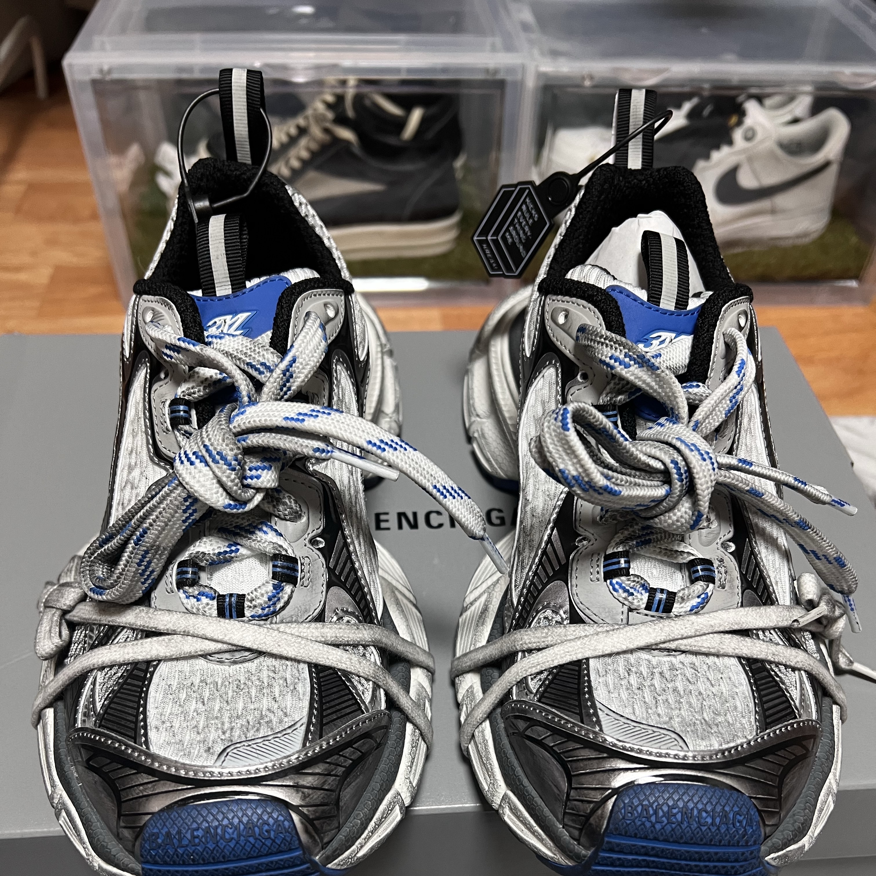 Balenciaga 3XL Sneakers Grey White Blue 착용 스타일
