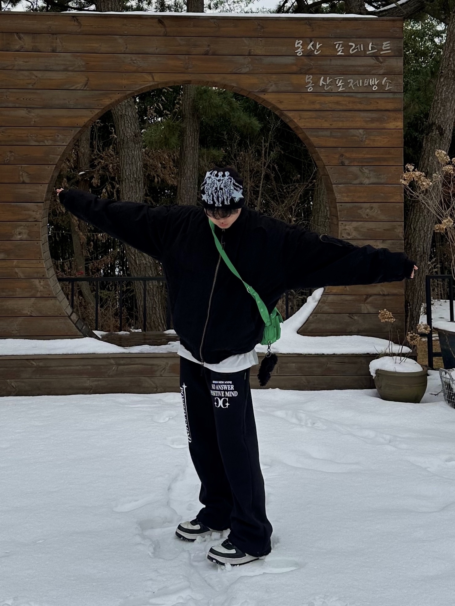 Undermycar Dtrange Dead Starange Destroyed Bomber Obsidian - 23SS, Nike x Stussy Air Force 1 '07 Mid SP Black and Light Bone 착용 스타일