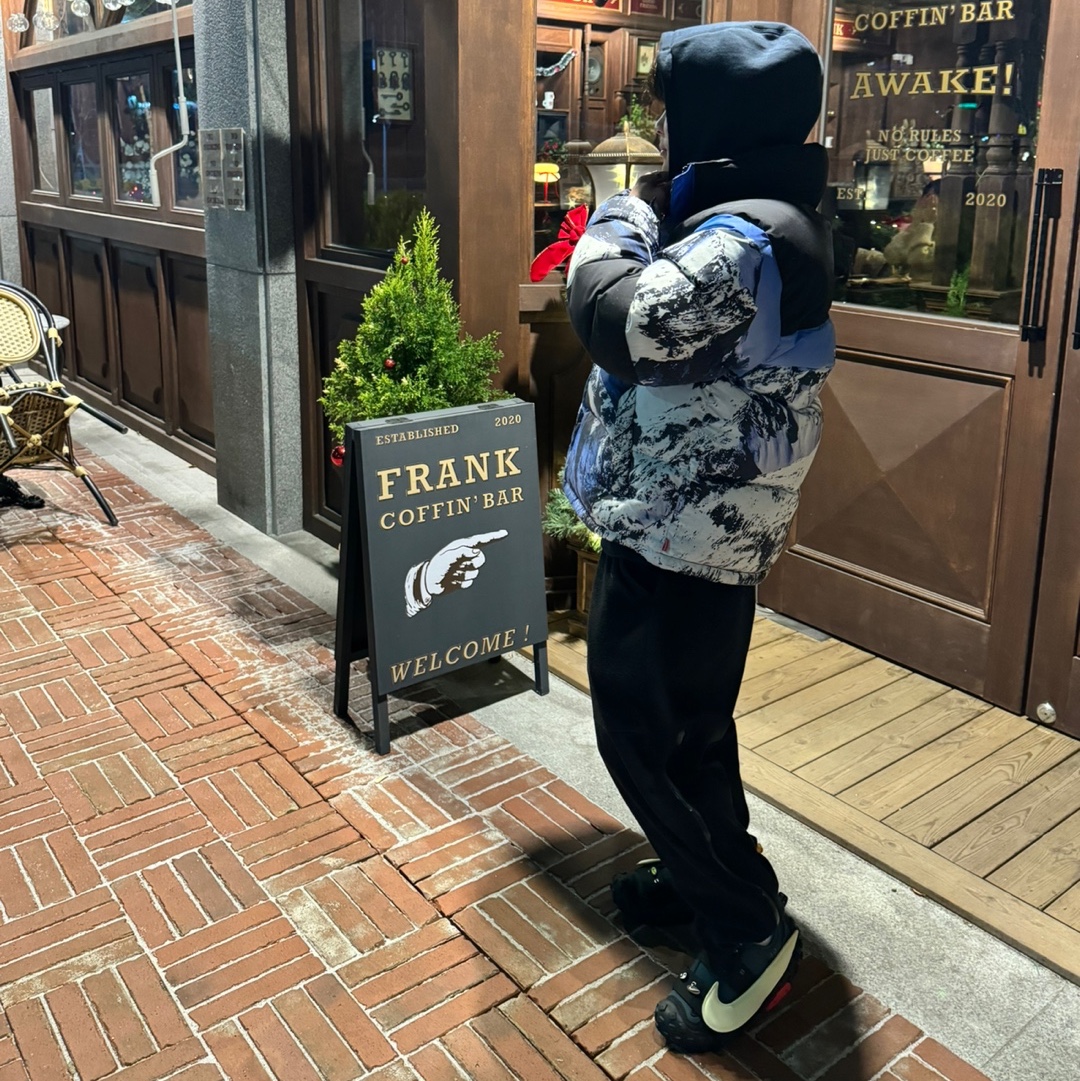 Nike x Cactus Plant Flea Market Air Flea 2 Faded Spruce, Supreme x The North Face Mountain Baltoro Jacket Blue White - 17FW 착용 스타일 - 2