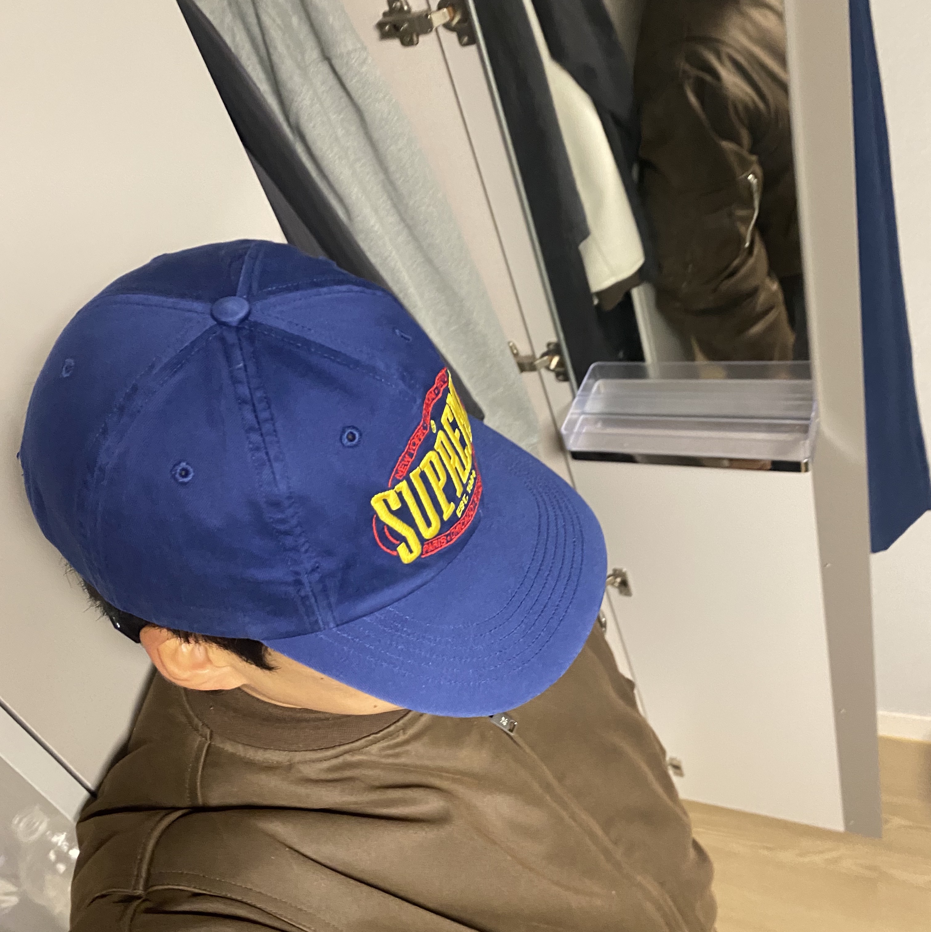 Supreme Warm Up 6-Panel Navy - 23FW 착용 스타일 - 2