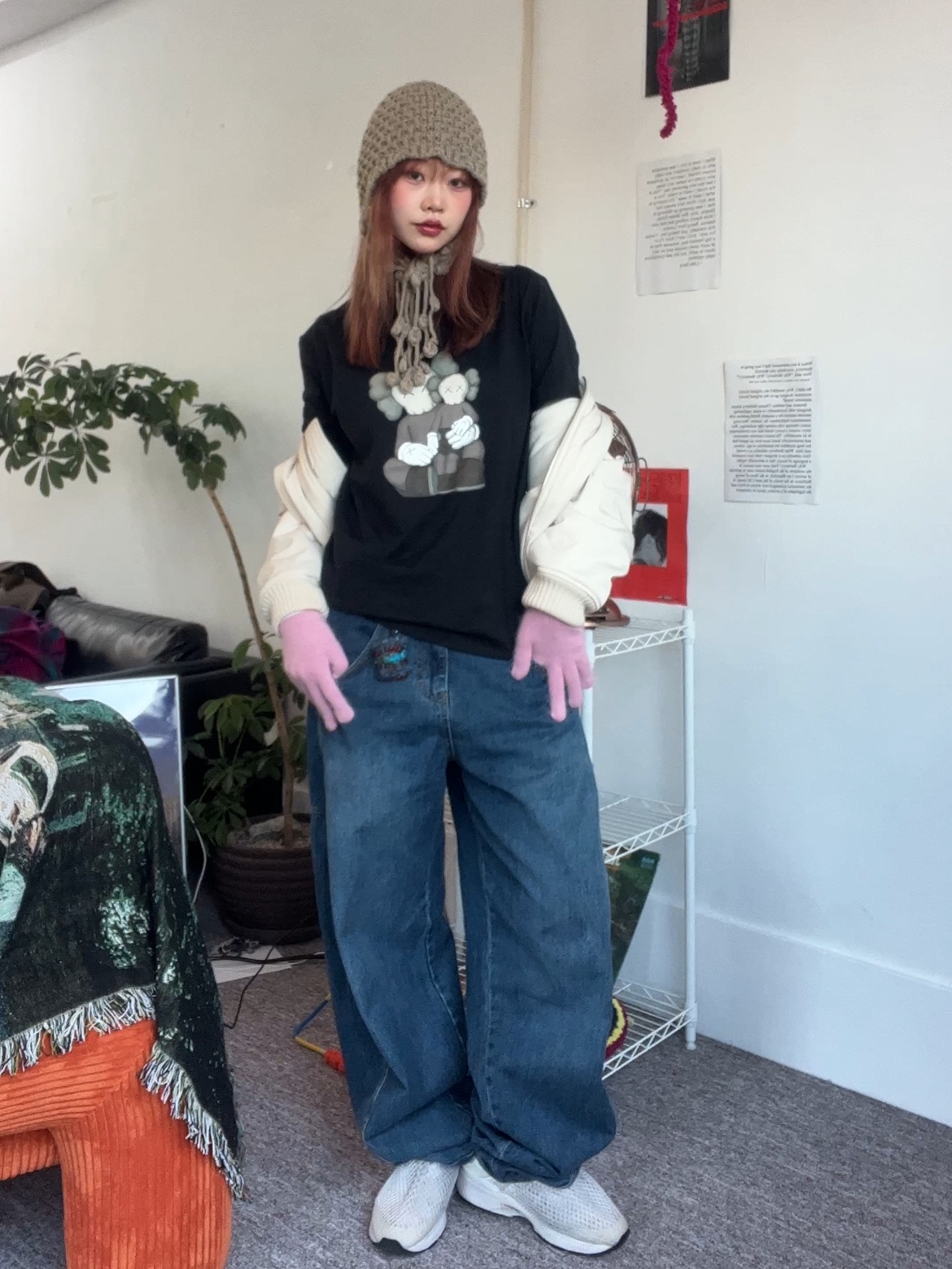 Uniqlo UT x Kaws Short Sleeve Graphic T-Shirt Black, Asics x Vivienne Westwood Gel-Kayano 26 Birch White 착용 스타일 - 2