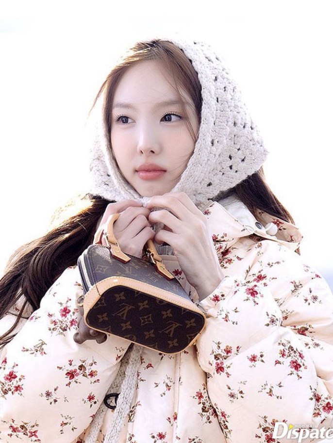 Louis Vuitton Alma BB Monogram 착용 스타일