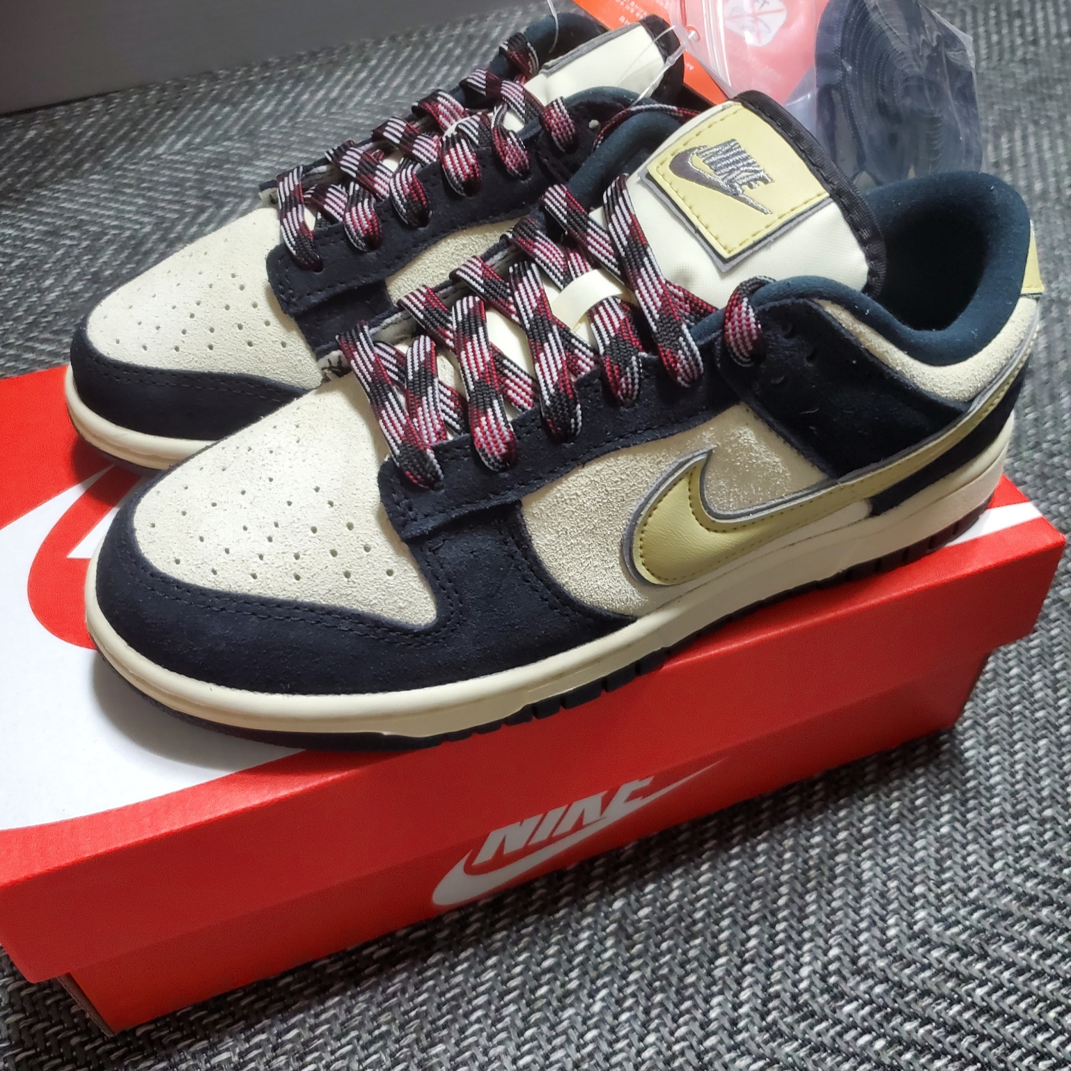 (W) Nike Dunk Low LX Black Suede 착용 스타일